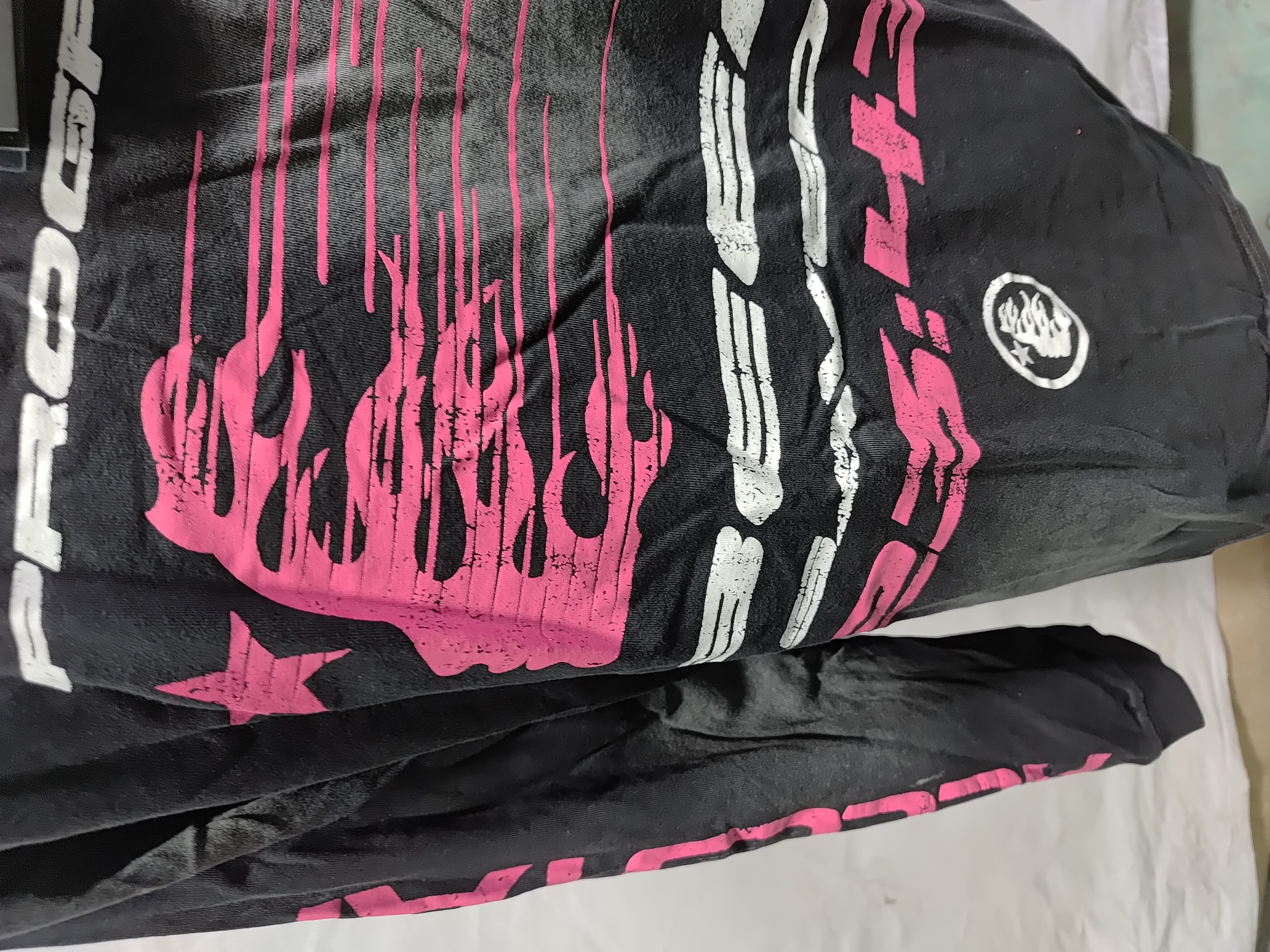 Hellstar Christ Long-Sleeve Washed Black T-Shirt D3102 Old Brick Red review Stockicks 05