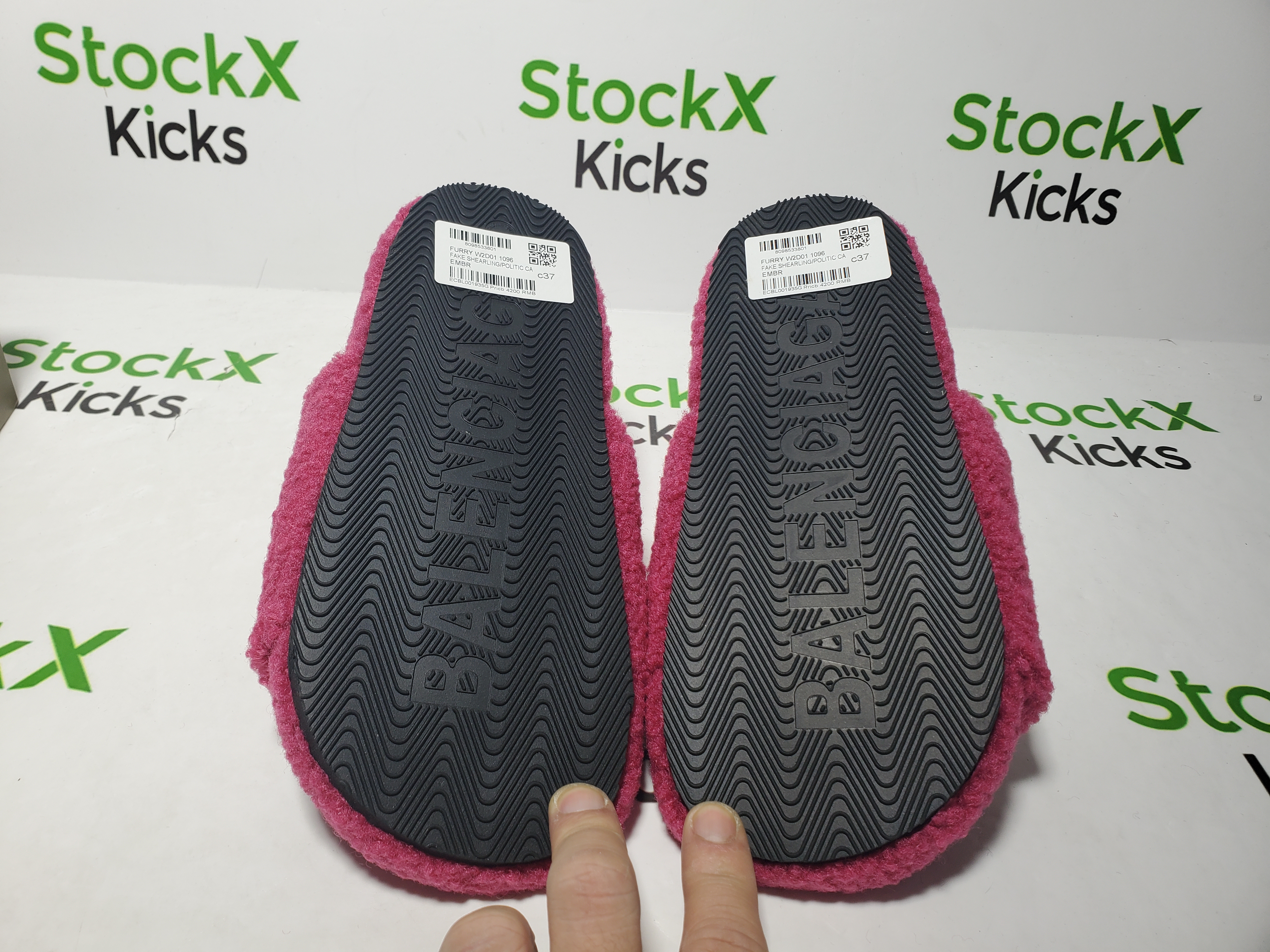 Balenciaga Cities Paris Furry Slide Bright Red review Stockicks 05