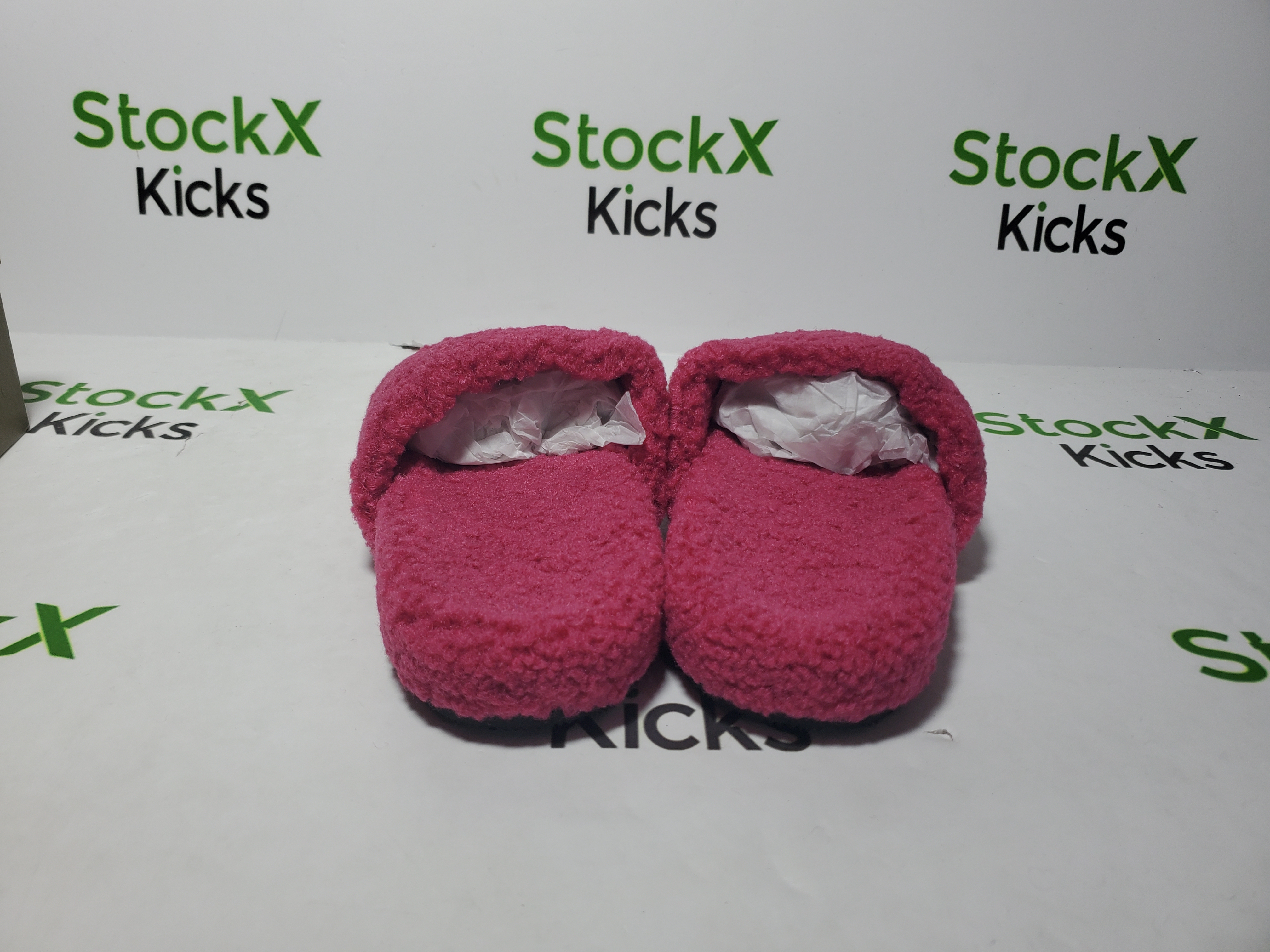 Balenciaga Cities Paris Furry Slide Bright Red review Stockicks 03