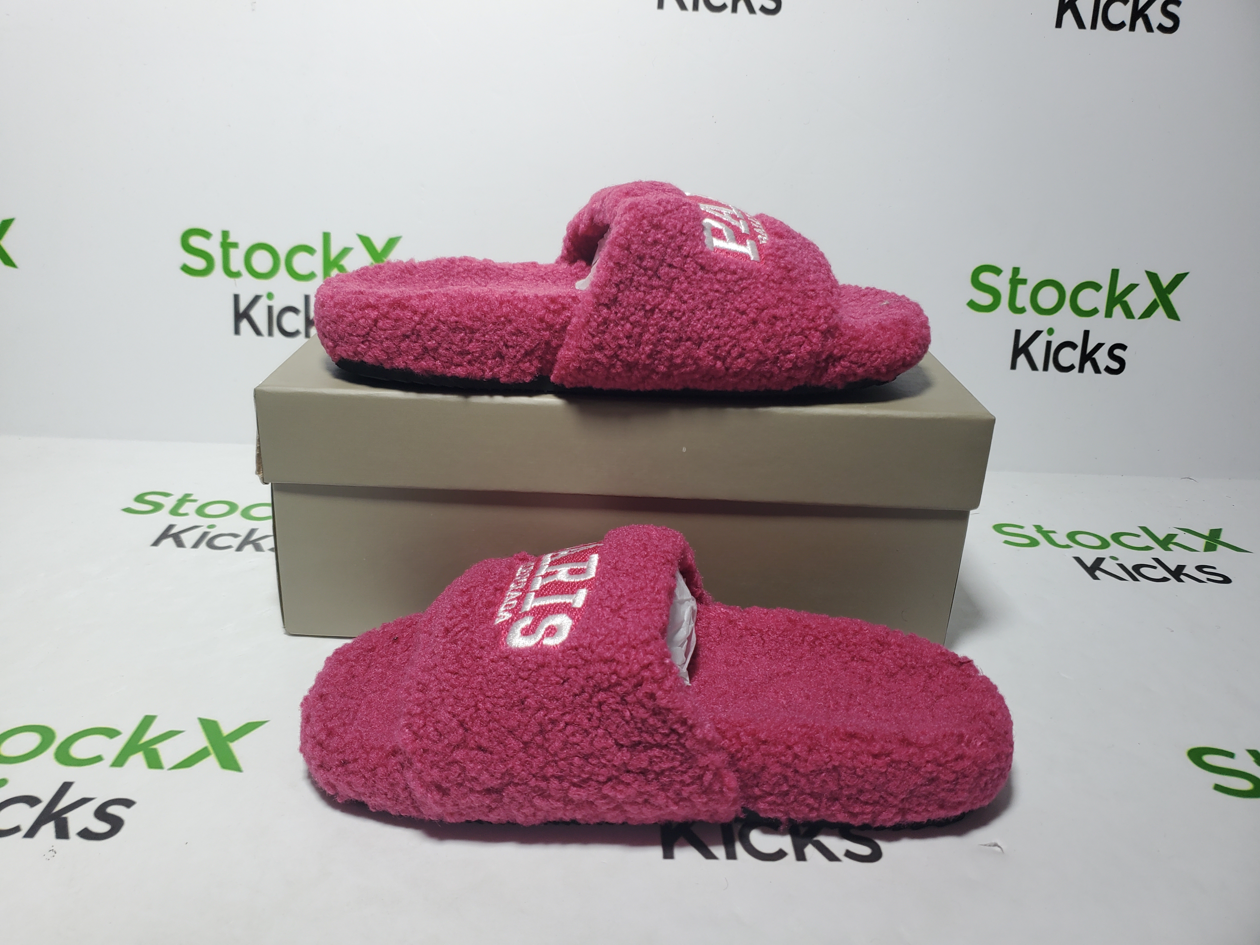 Balenciaga Cities Paris Furry Slide Bright Red review Stockicks 01