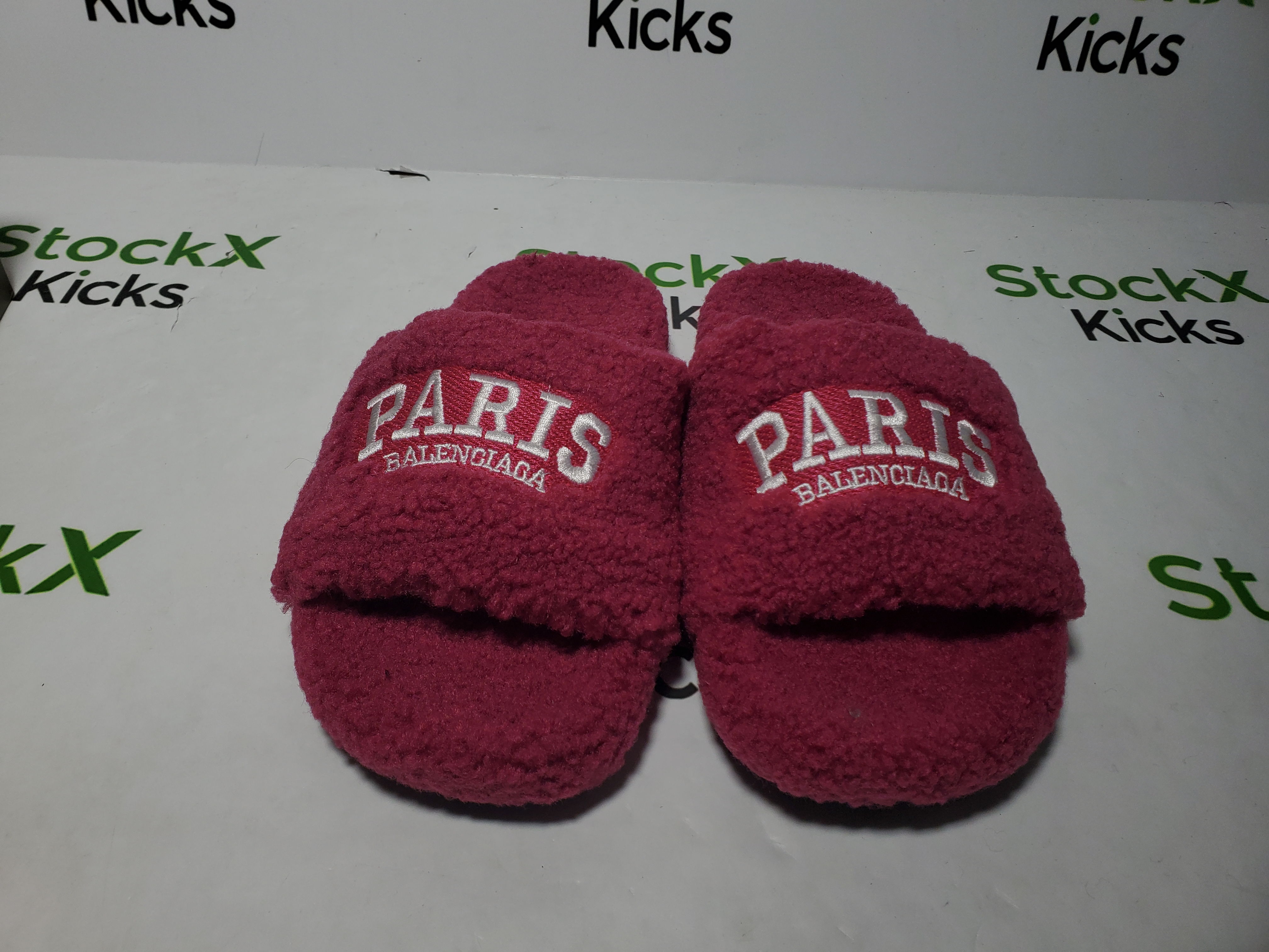 Balenciaga Cities Paris Furry Slide Bright Red review Stockicks 04