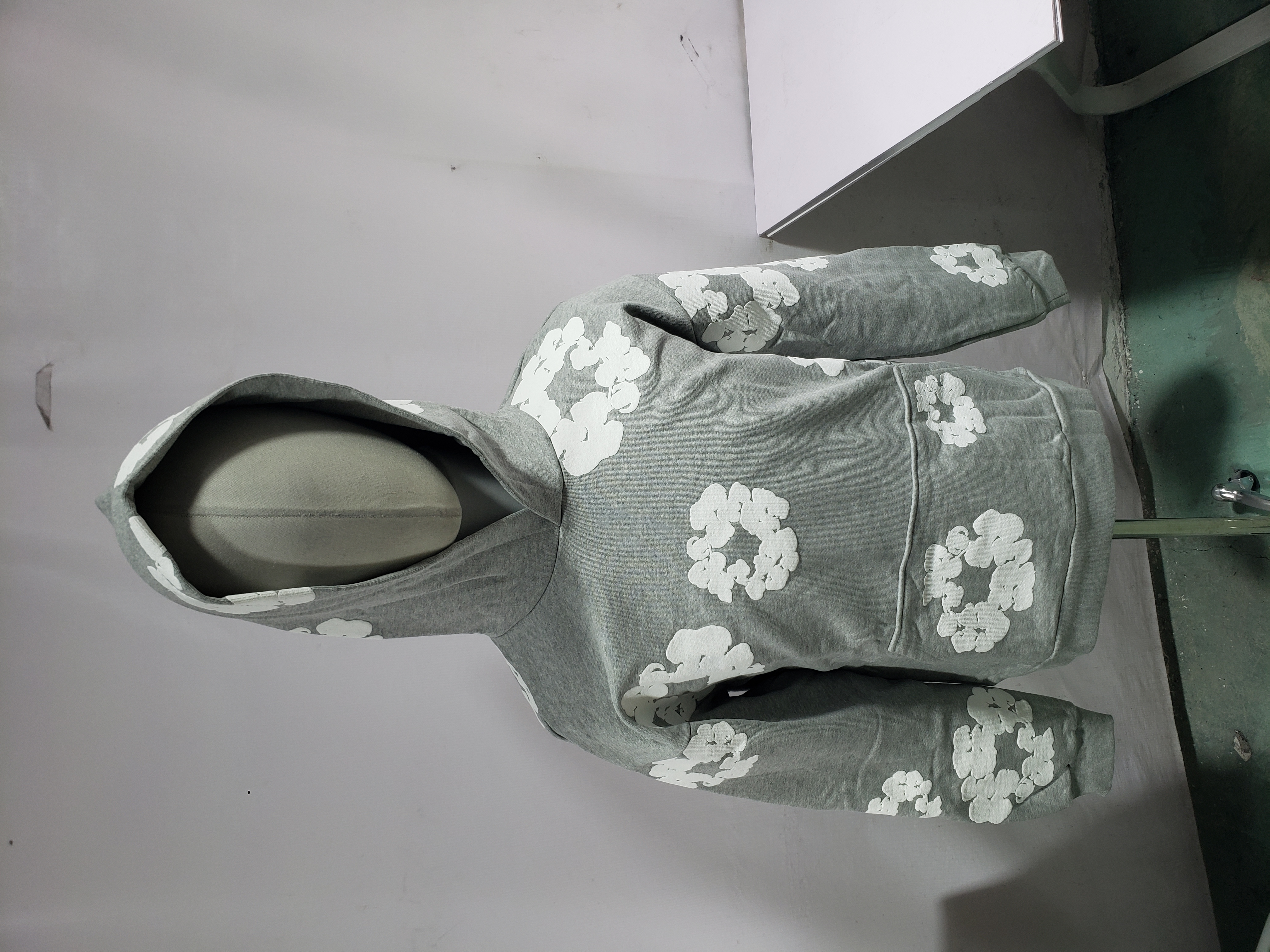 Denim Tears The Cotton Wreath Sweatshirt Grey Hoodie review Stockicks 01