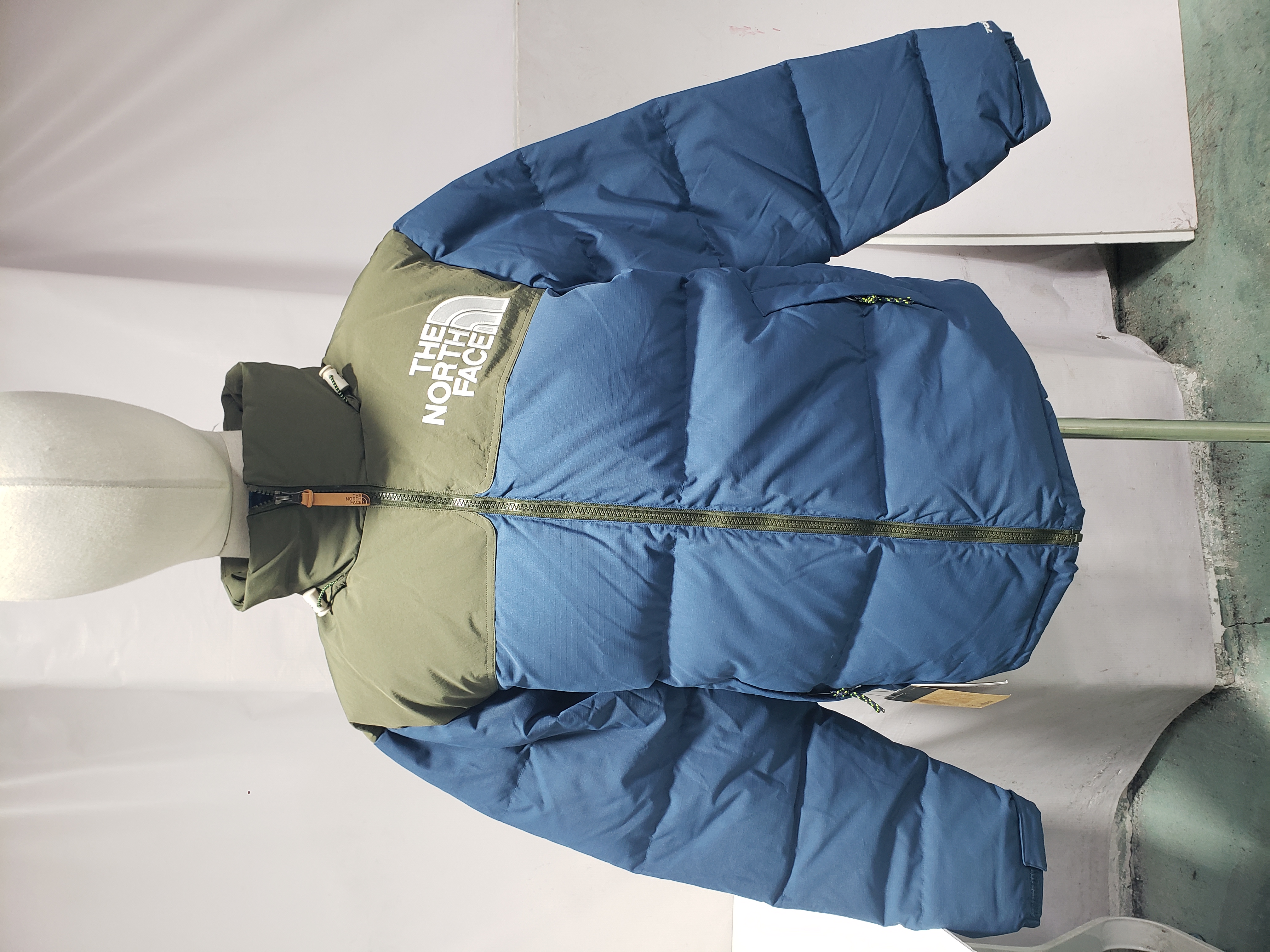 The North Face Blue Down Jacket review Stockicks 01