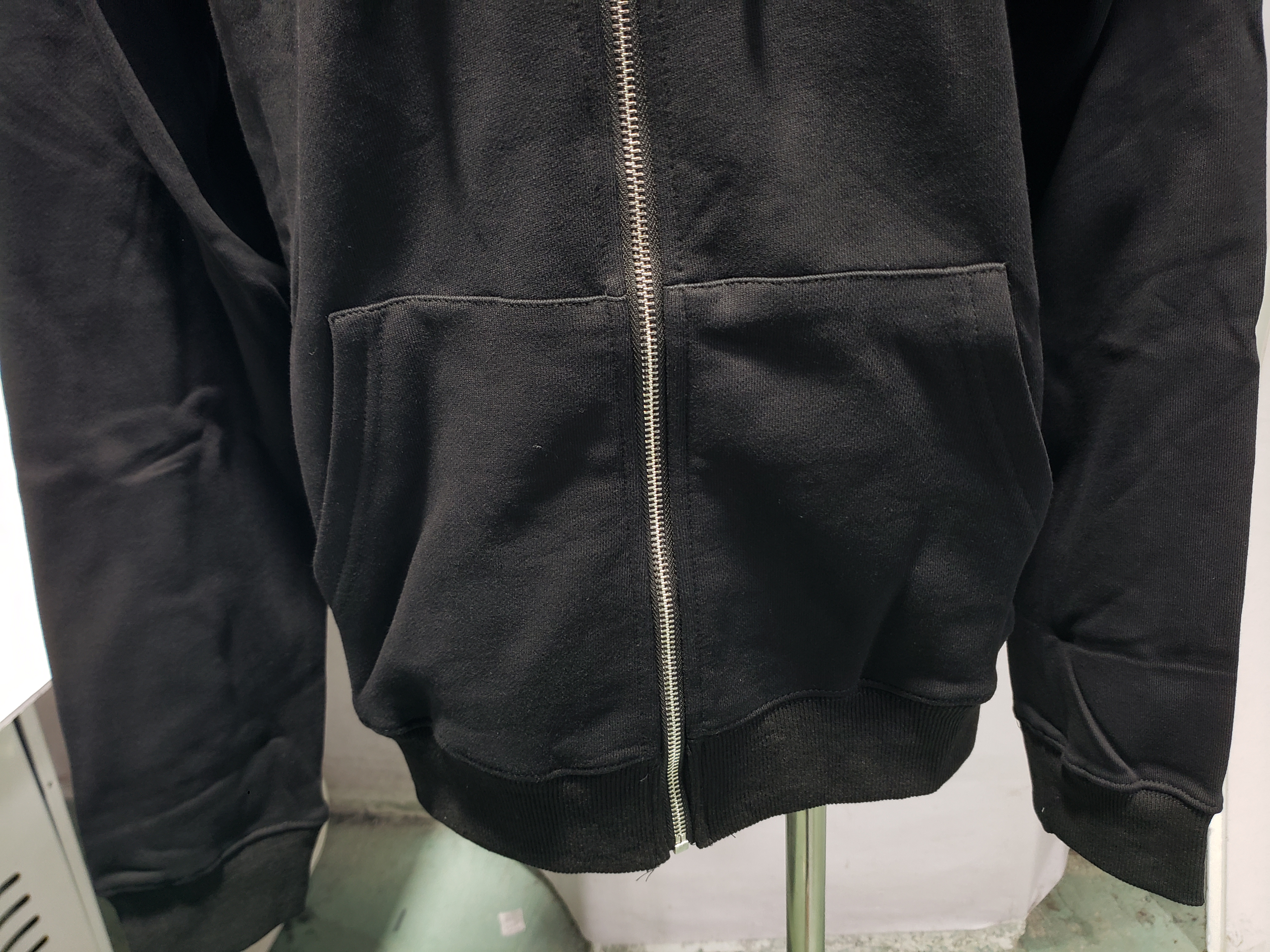 Ami Classic Heart Embroidered Zip-Up Jacket, New Early Fall Zip-Up Hoodie Black review Stockicks 03