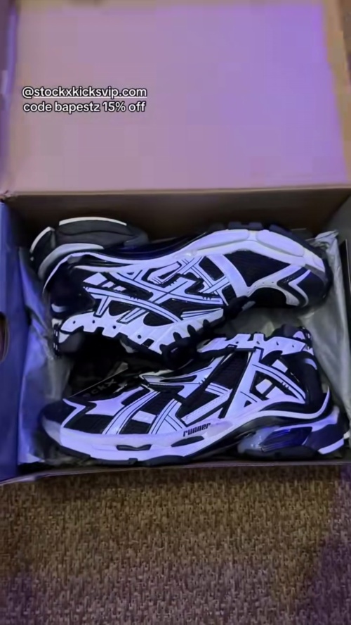 Balenciaga Runner Sneaker Black White 677403 Q3RB2 9010 review 