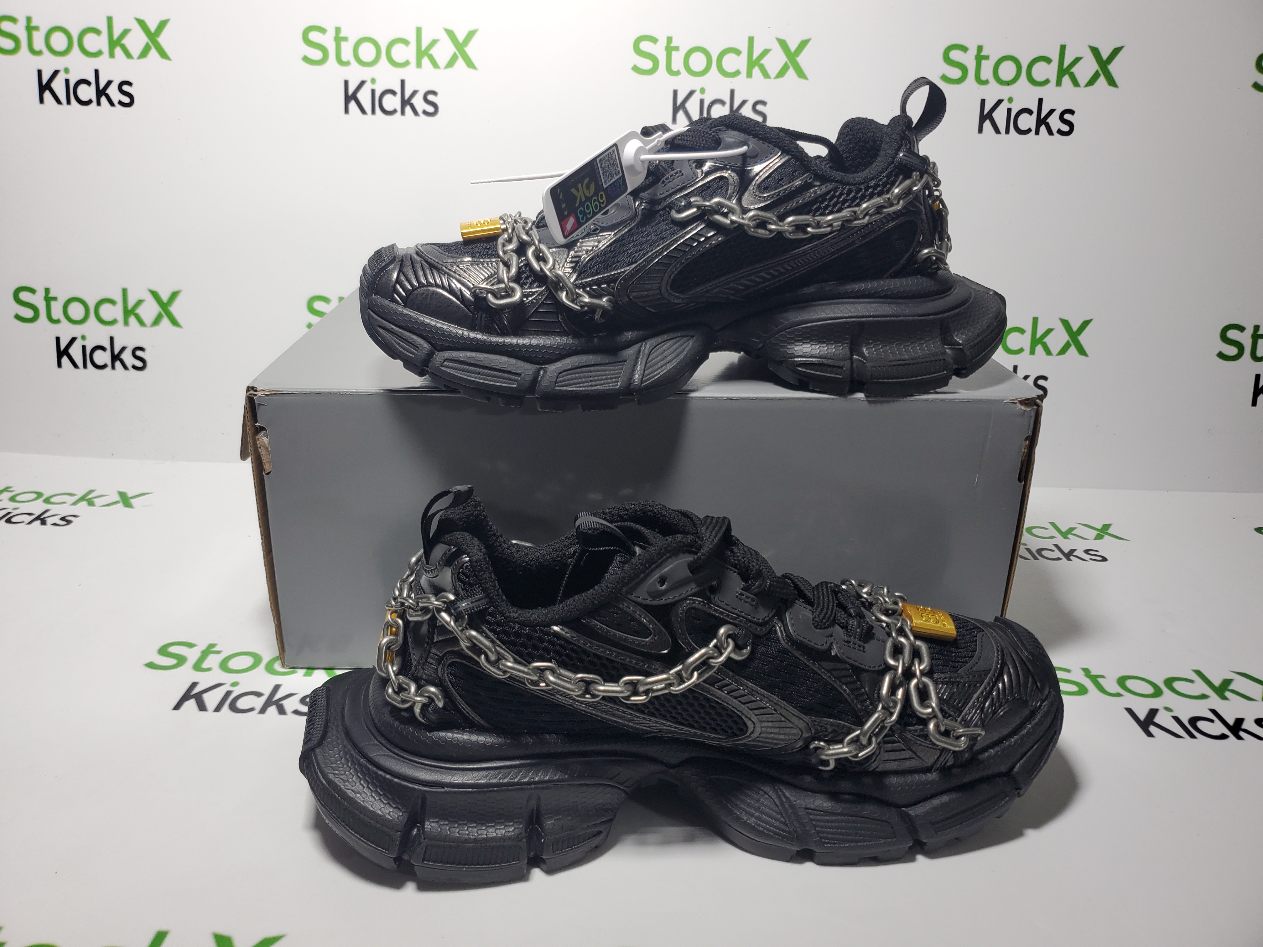 Balenciaga 3XL Sneaker Chain Black 825622W3XPL1882 review Stockicks 02