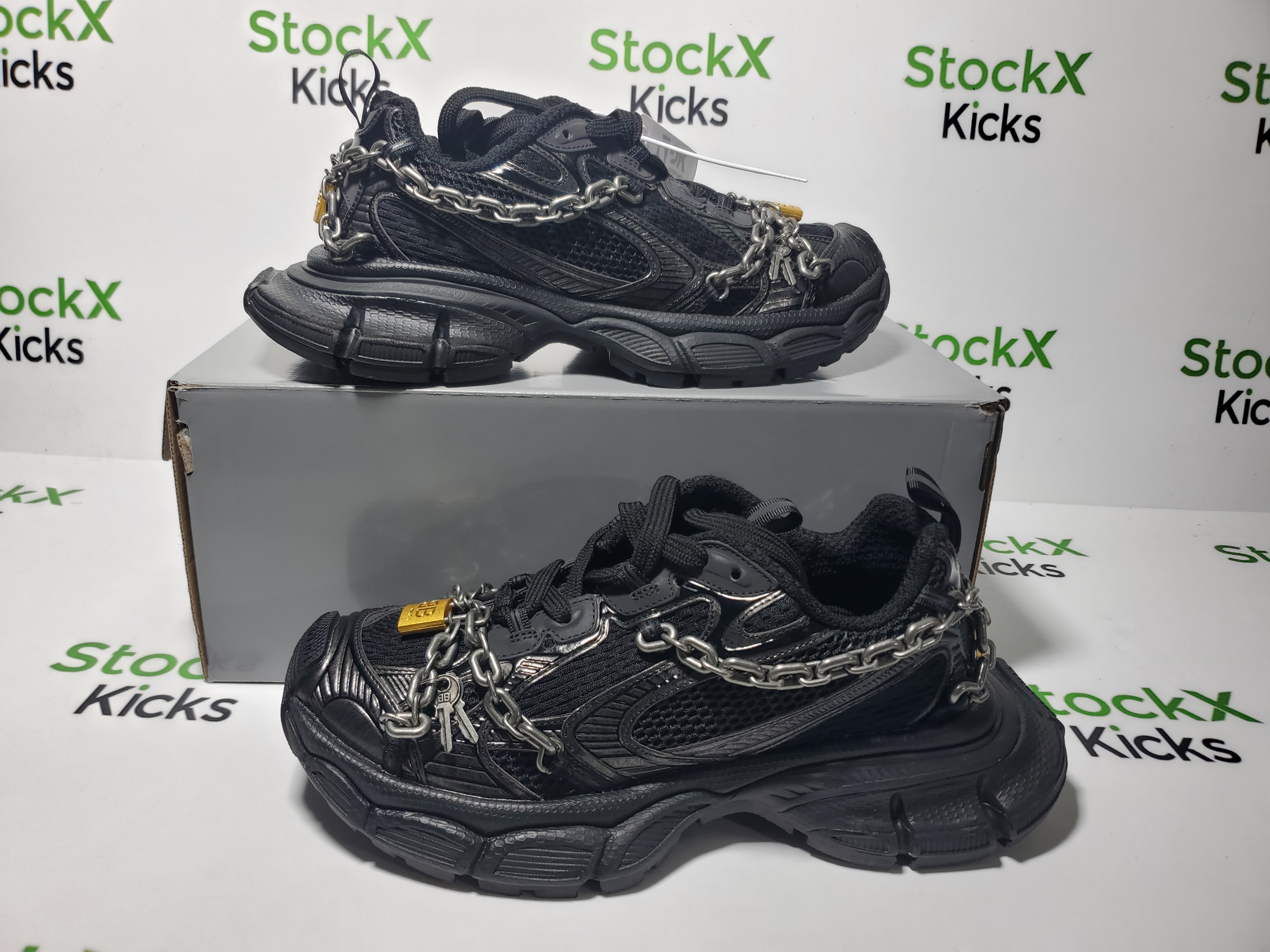 Balenciaga 3XL Sneaker Chain Black 825622W3XPL1882 review Stockicks 01