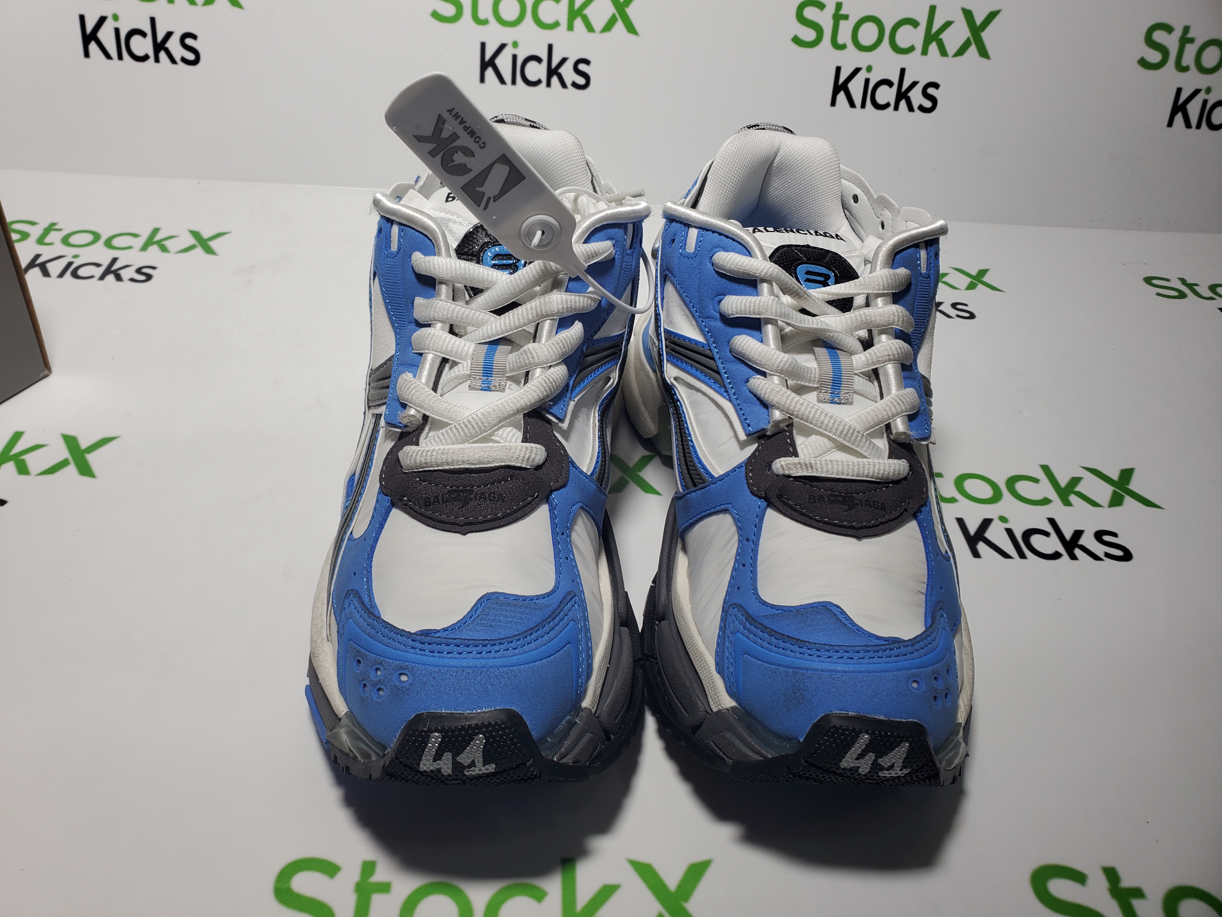 Balenciaga Runner Sneaker Worn-Out - Blue Grey 772774 W3RNY 4912 review Stockicks 04