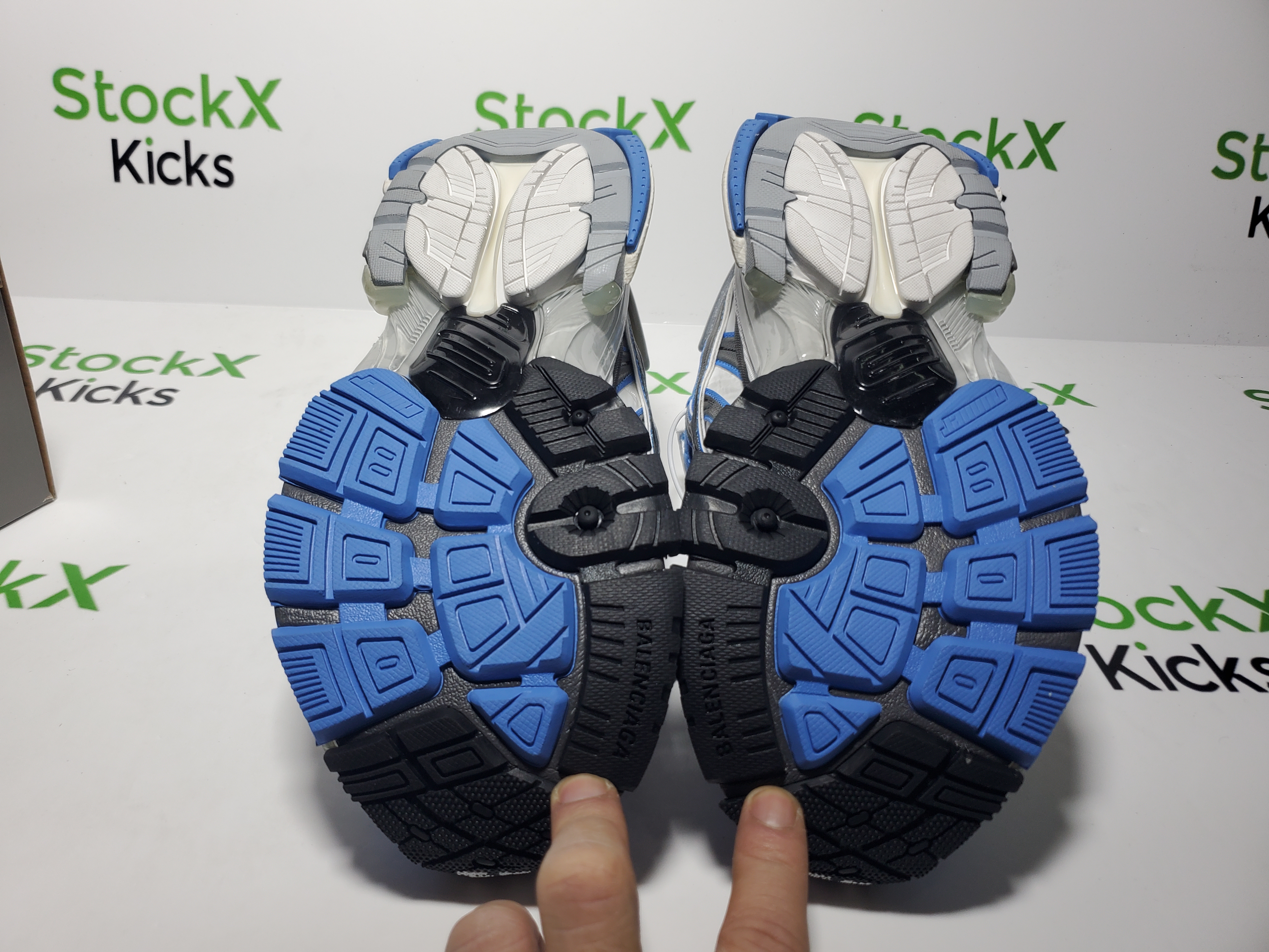 Balenciaga Runner Sneaker Worn-Out - Blue Grey 772774 W3RNY 4912 review Stockicks 05