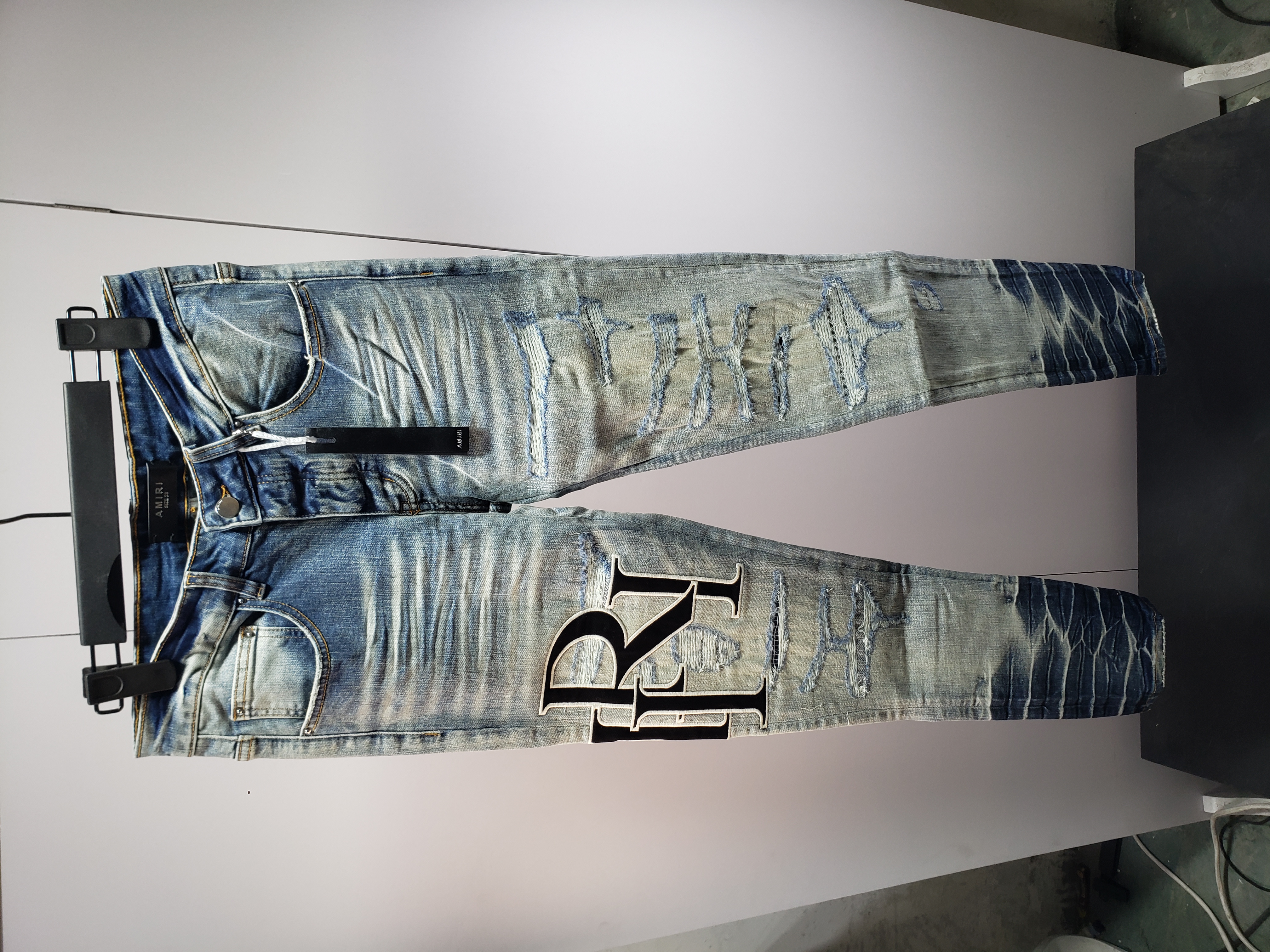 Amiri Jean 8898 review Stockicks 01