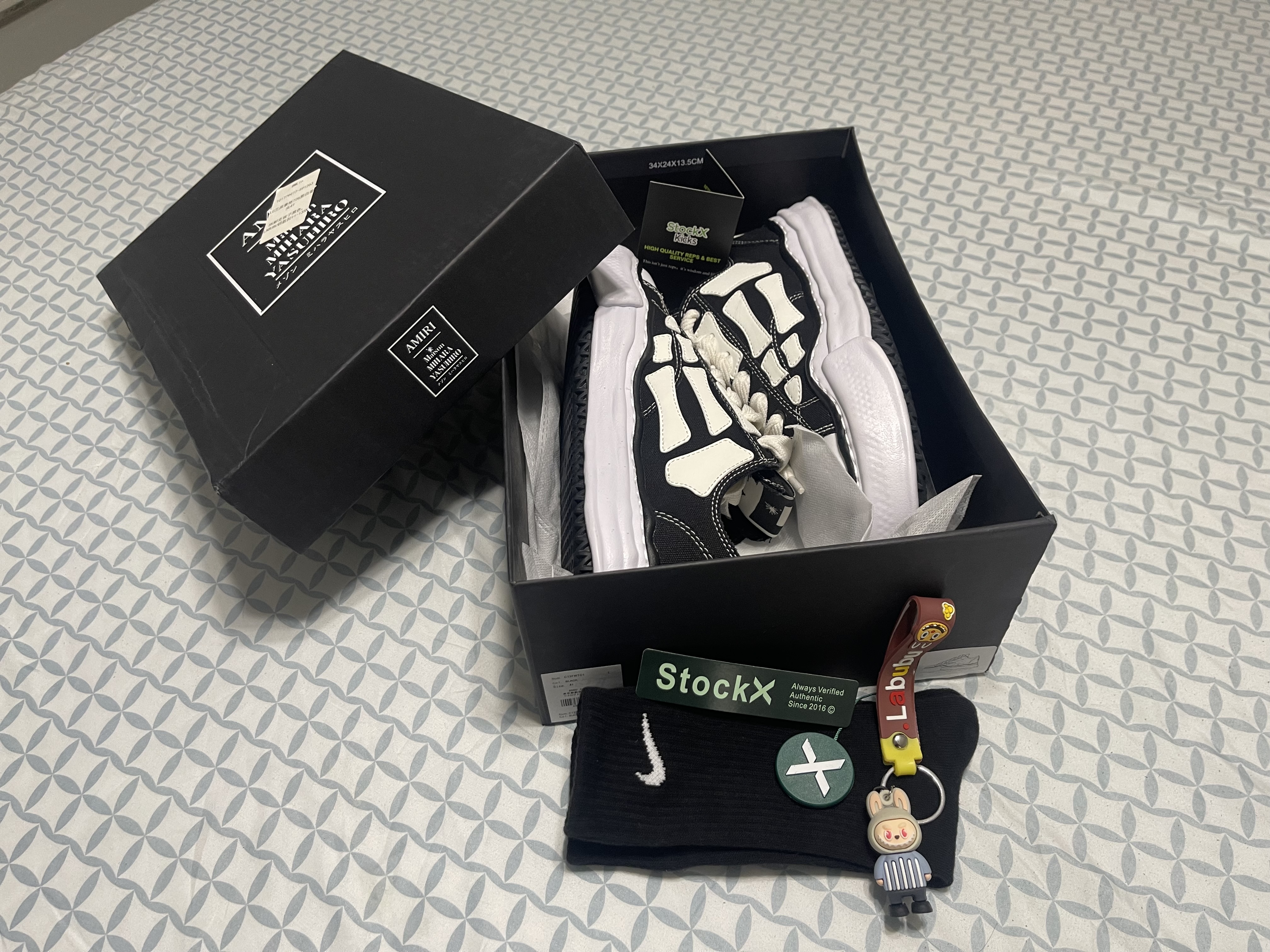 MIHARA YASUHIRO White And Black Bones NO.728 review Daisy