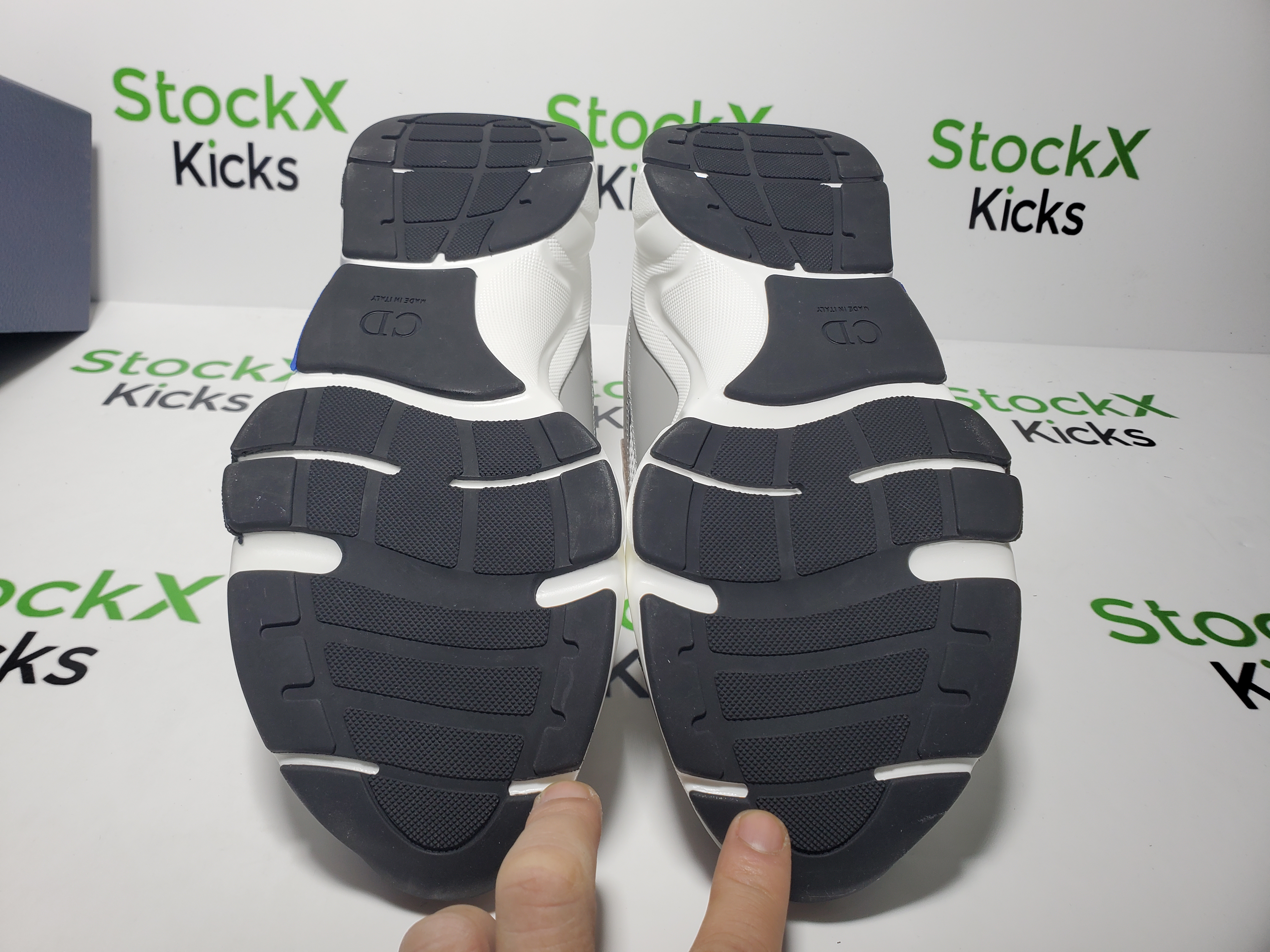 Dior B22 White Blue 3SN231YXX_H865 review StocXkicks 05