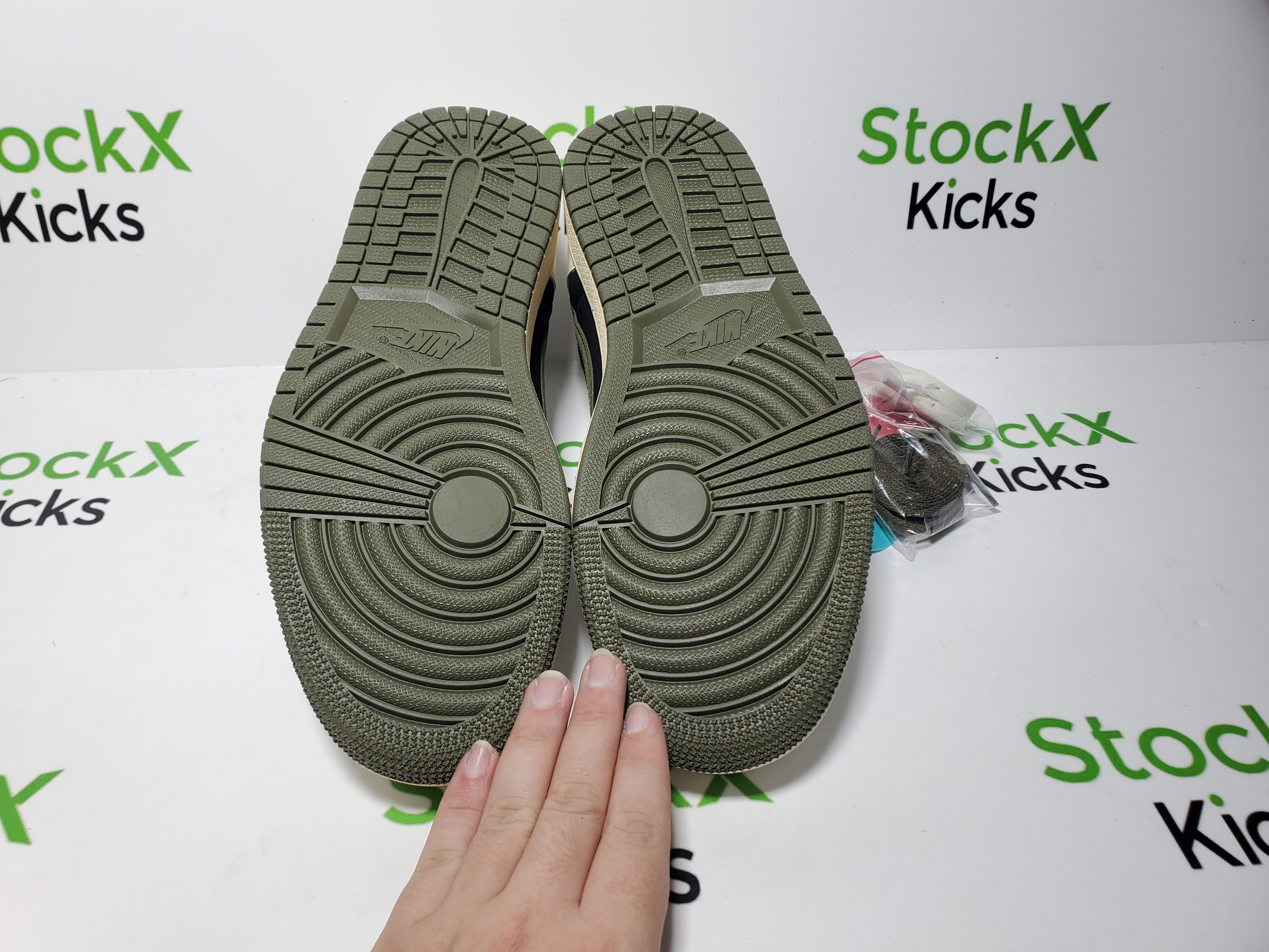 【$59 High Cost Effective】Air Jordan 1 Retro Low OG SP Travis Scott Olive DZ4137-106 review stocxkicks 04