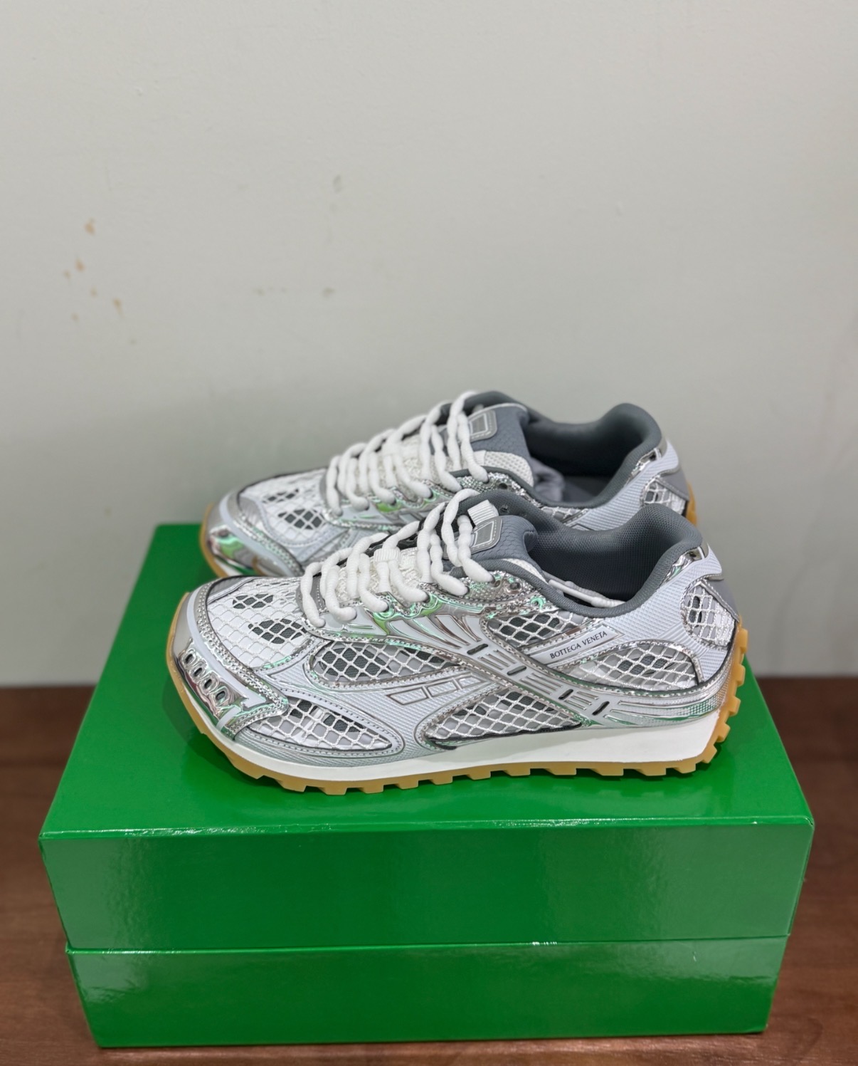 【TOP PK Batch】Bottega Veneta Orbit Silver White review Naim Thurman