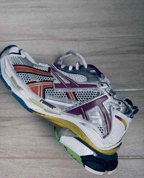 【TOP PK Batch】Balenciaga Runner Multicolor 677403W3RB68123 review 