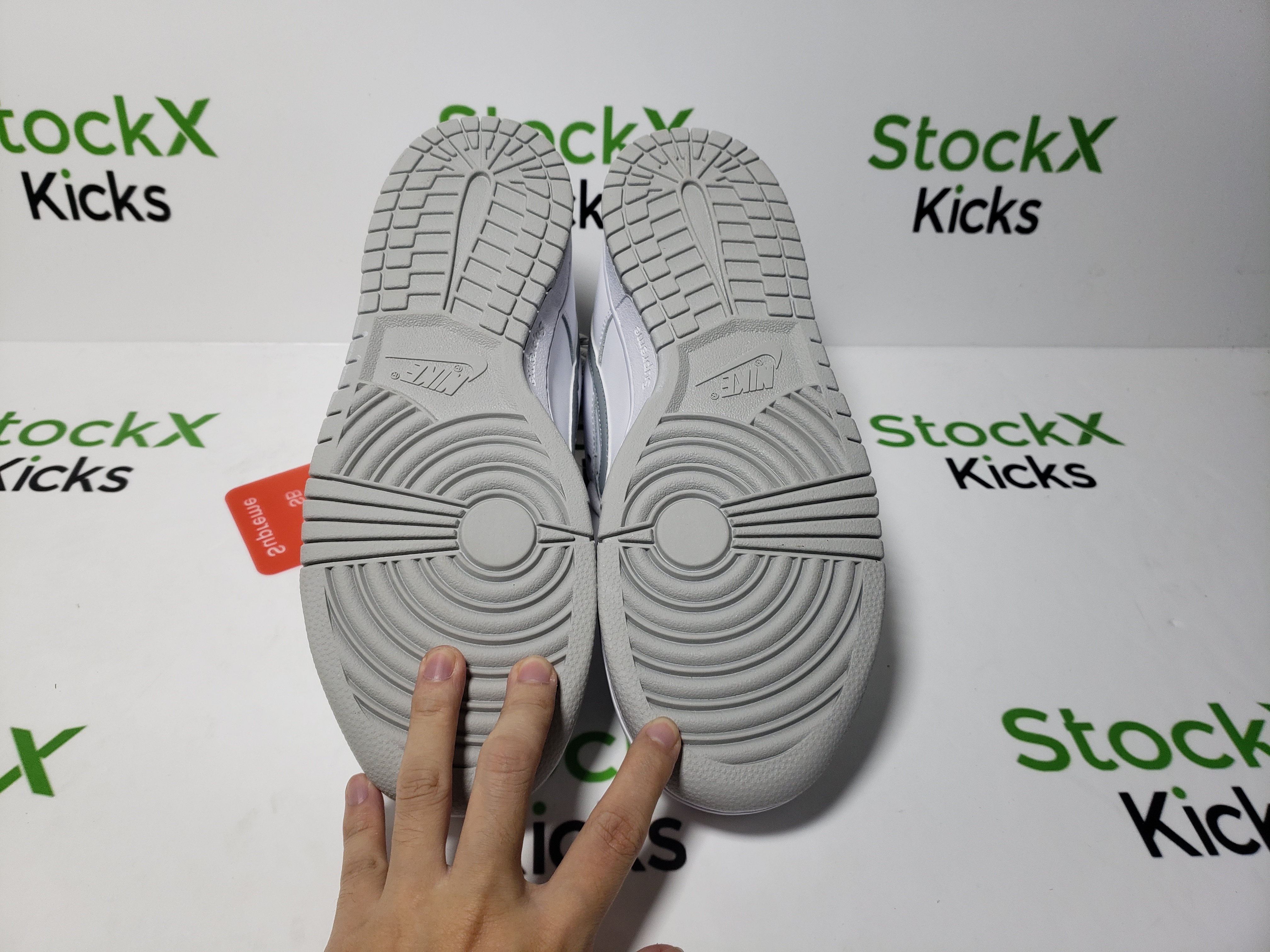 PK God Batch Nike SB Dunk Low Supreme 94 White Metallic Silver HQ8487-100 review Stockxkicksvip 03