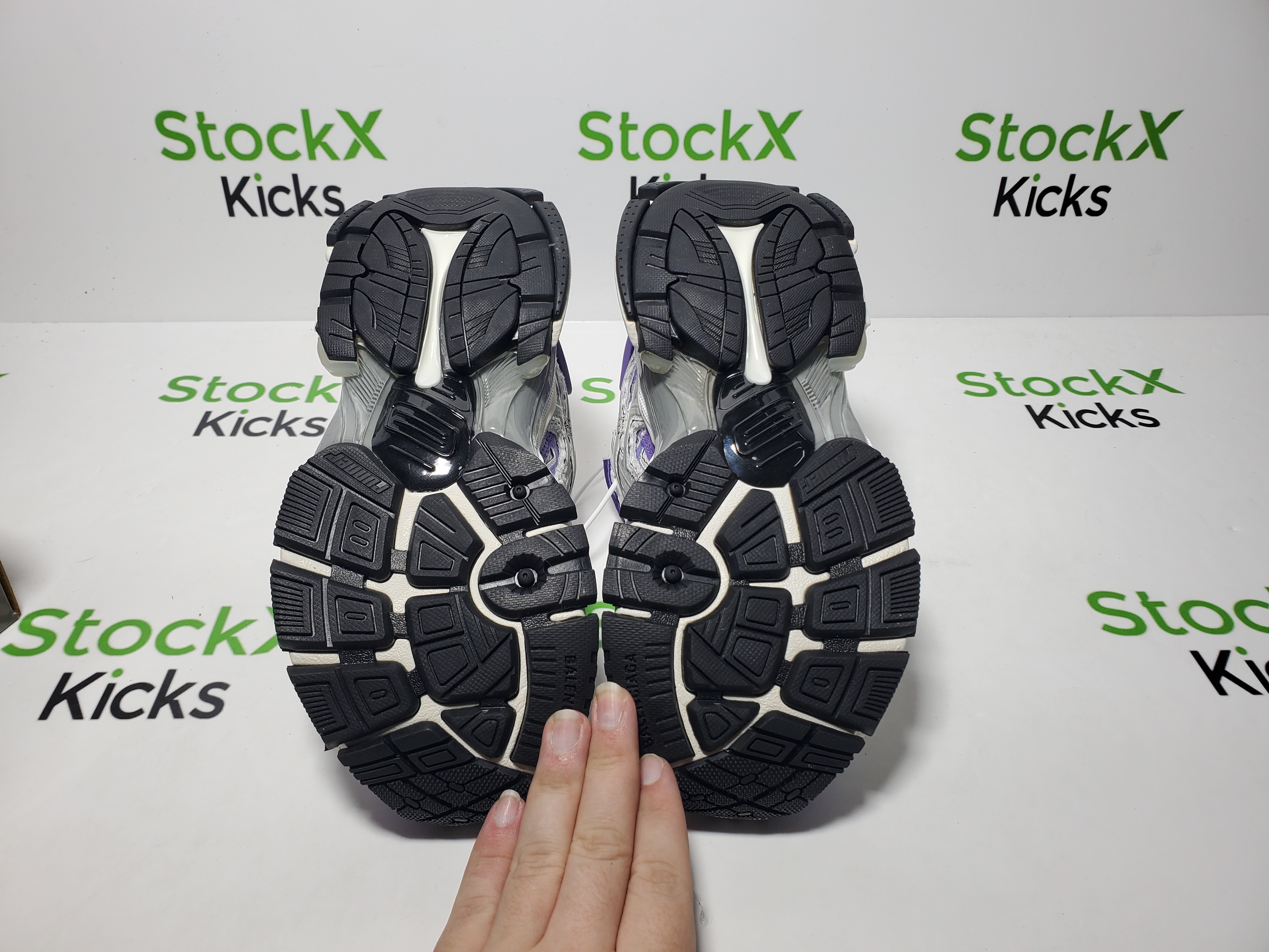 Balenciaga Runner Purple Grey 677402 W3RB3 5901 review 4