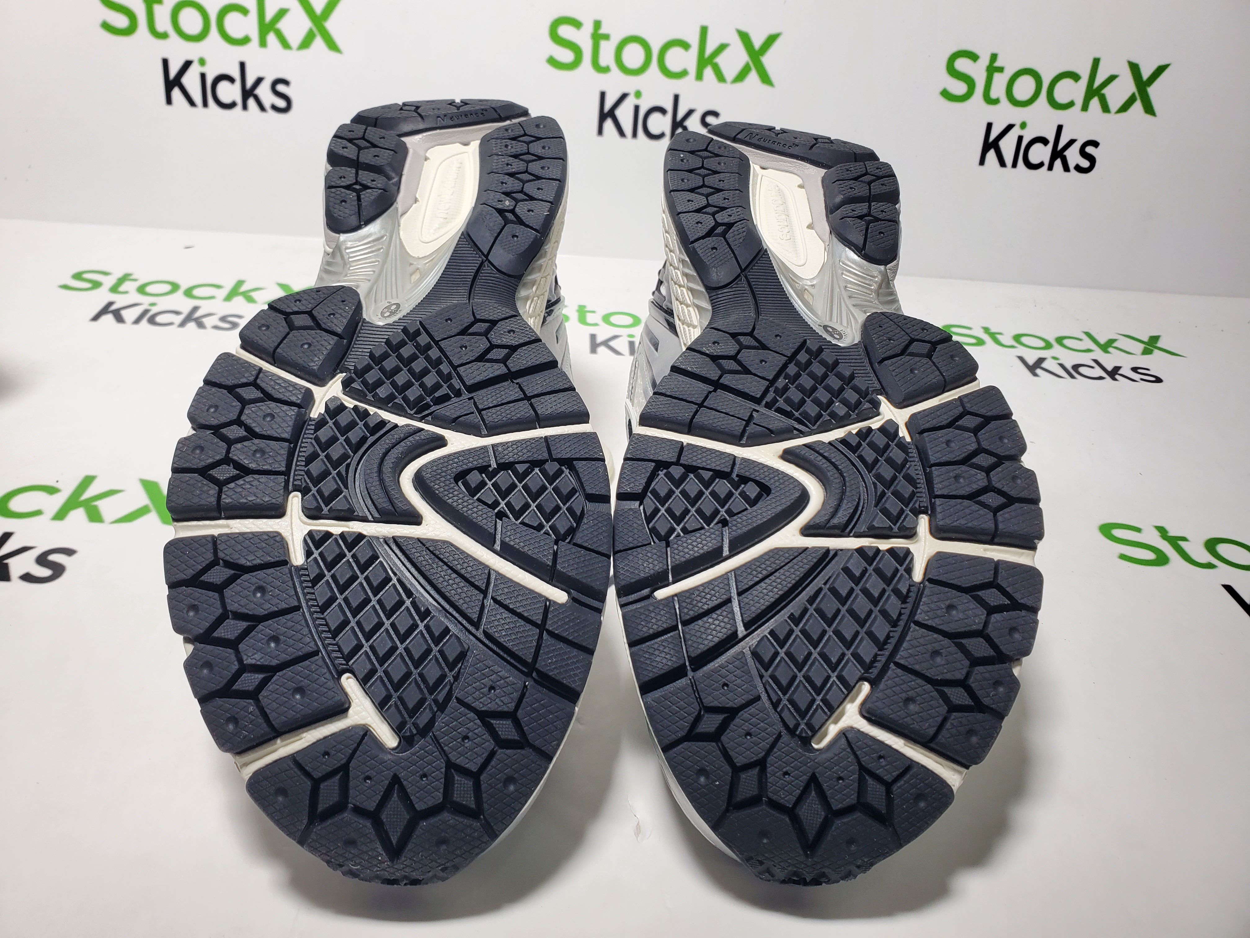 New Balance 1906R Silver Metallic Black M1906RER review 5