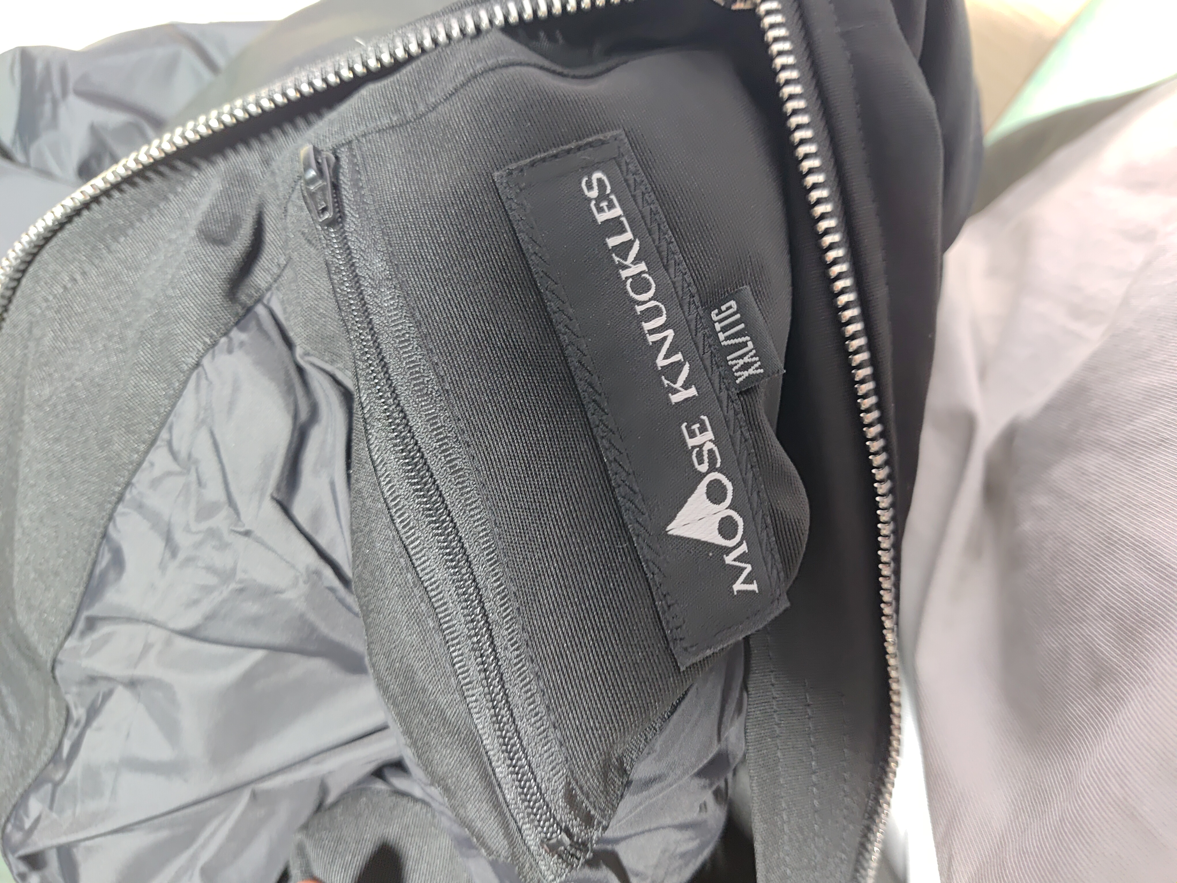 Moose Knuckles Montreal Vest Black CK20241225 review 4