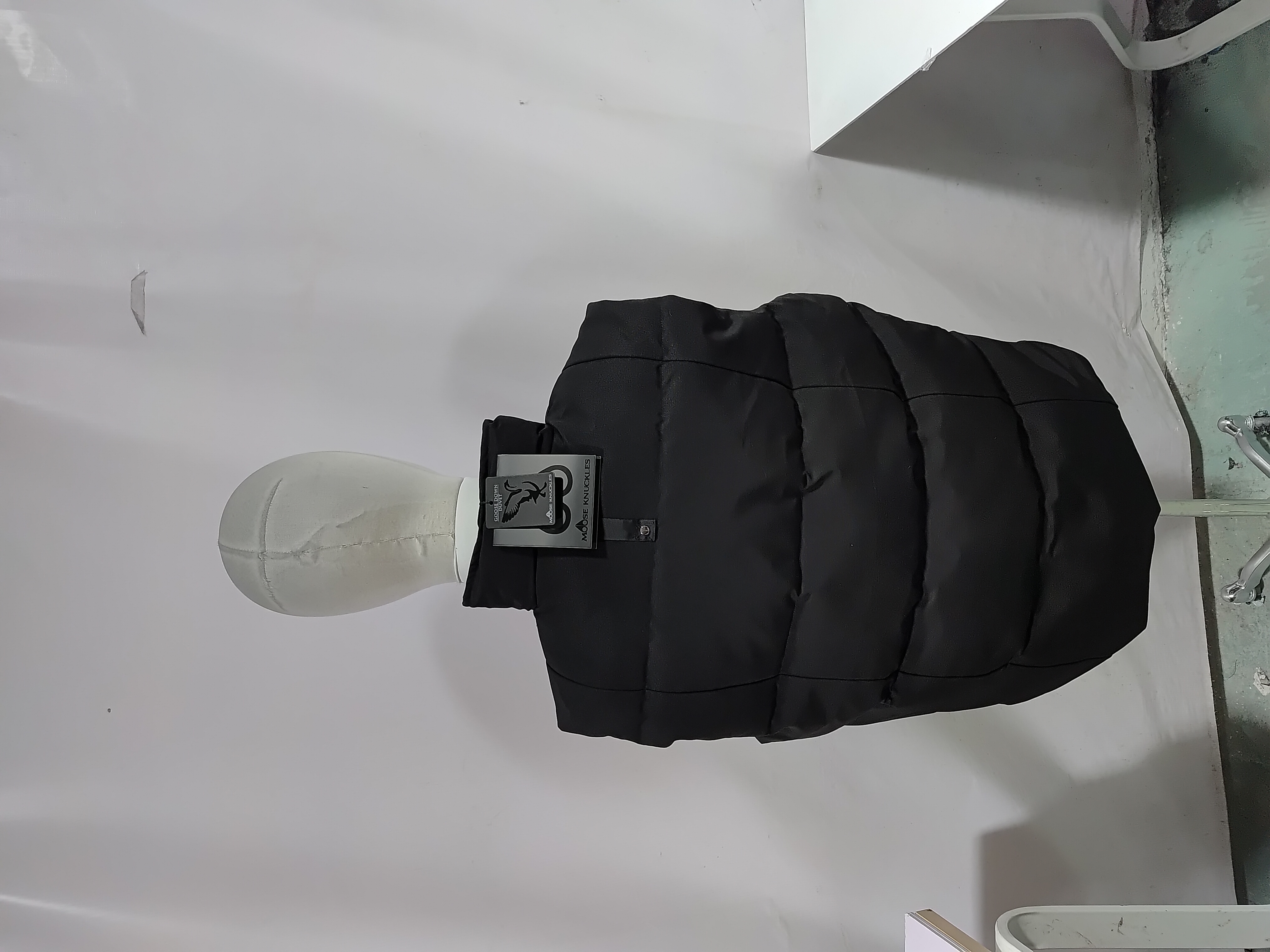 Moose Knuckles Montreal Vest Black CK20241225 review 0