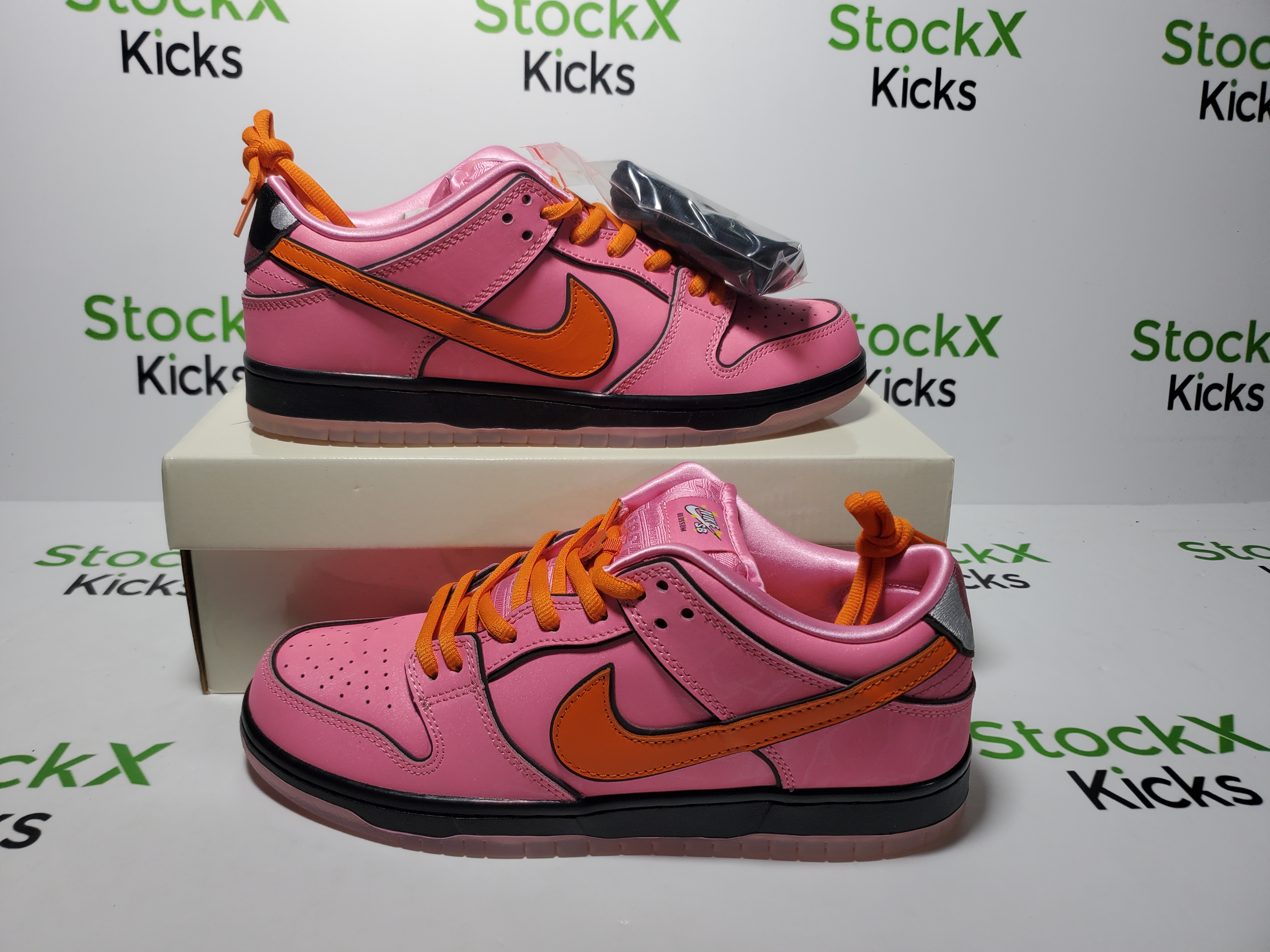 PK God Batch The Powerpuff Girls x Nike SB Dunk Low Blossom FD2631-600 review 1
