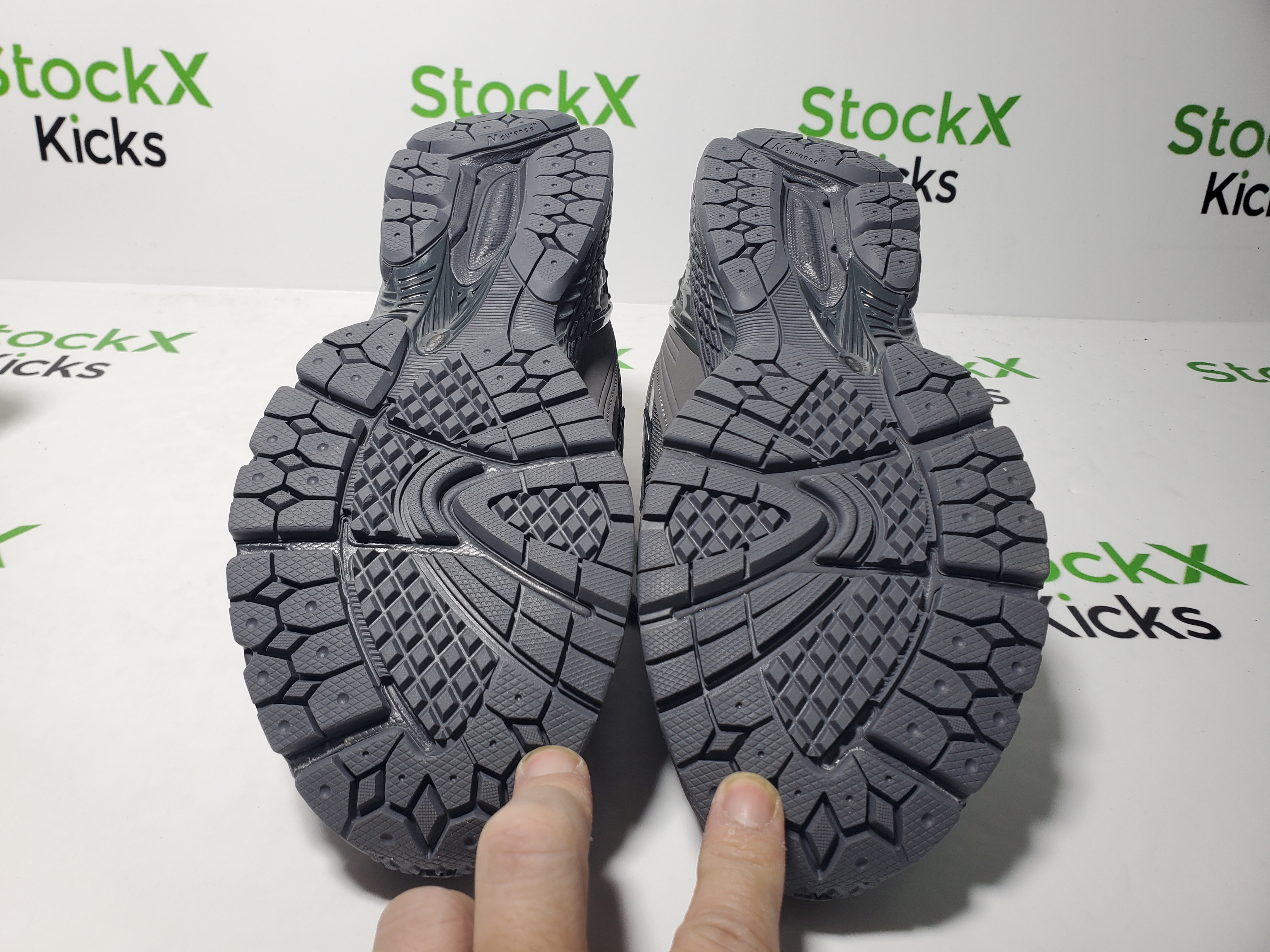 NEW BALANCE Dark Grey M1906RU review 5