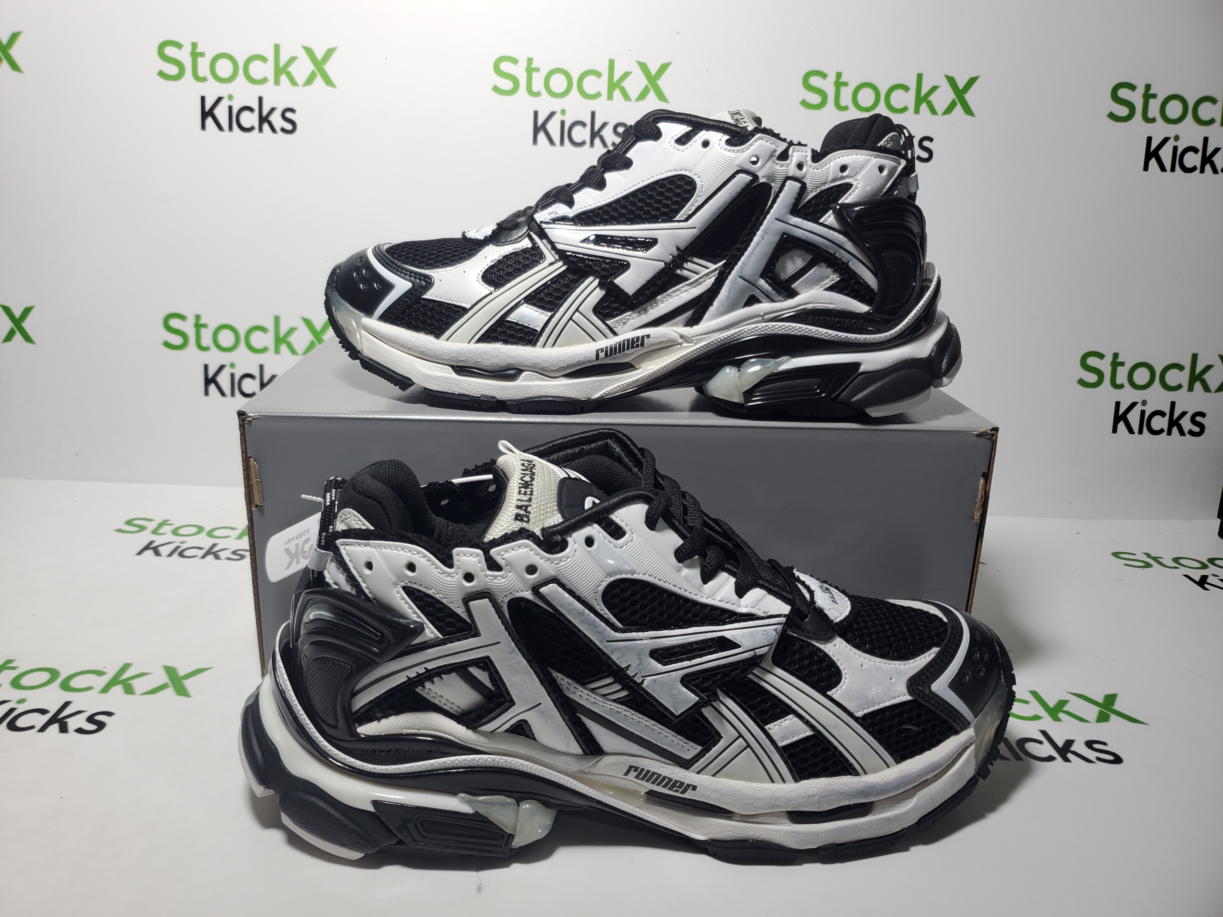 Balenciaga Runner Sneaker Black White 677403 Q3RB2 9010 review 1