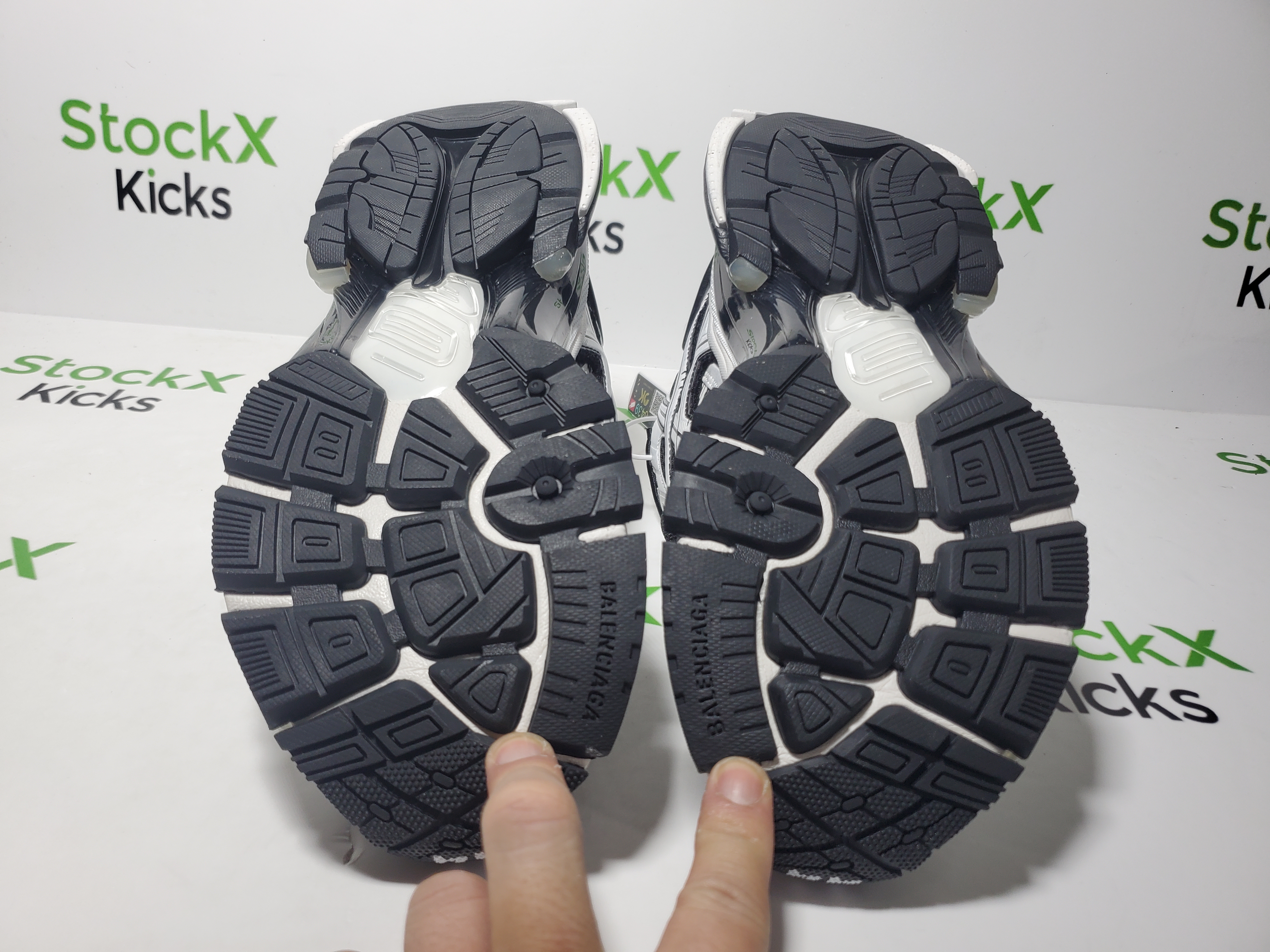 Balenciaga Runner Sneaker Black White 677403 Q3RB2 9010 review 5