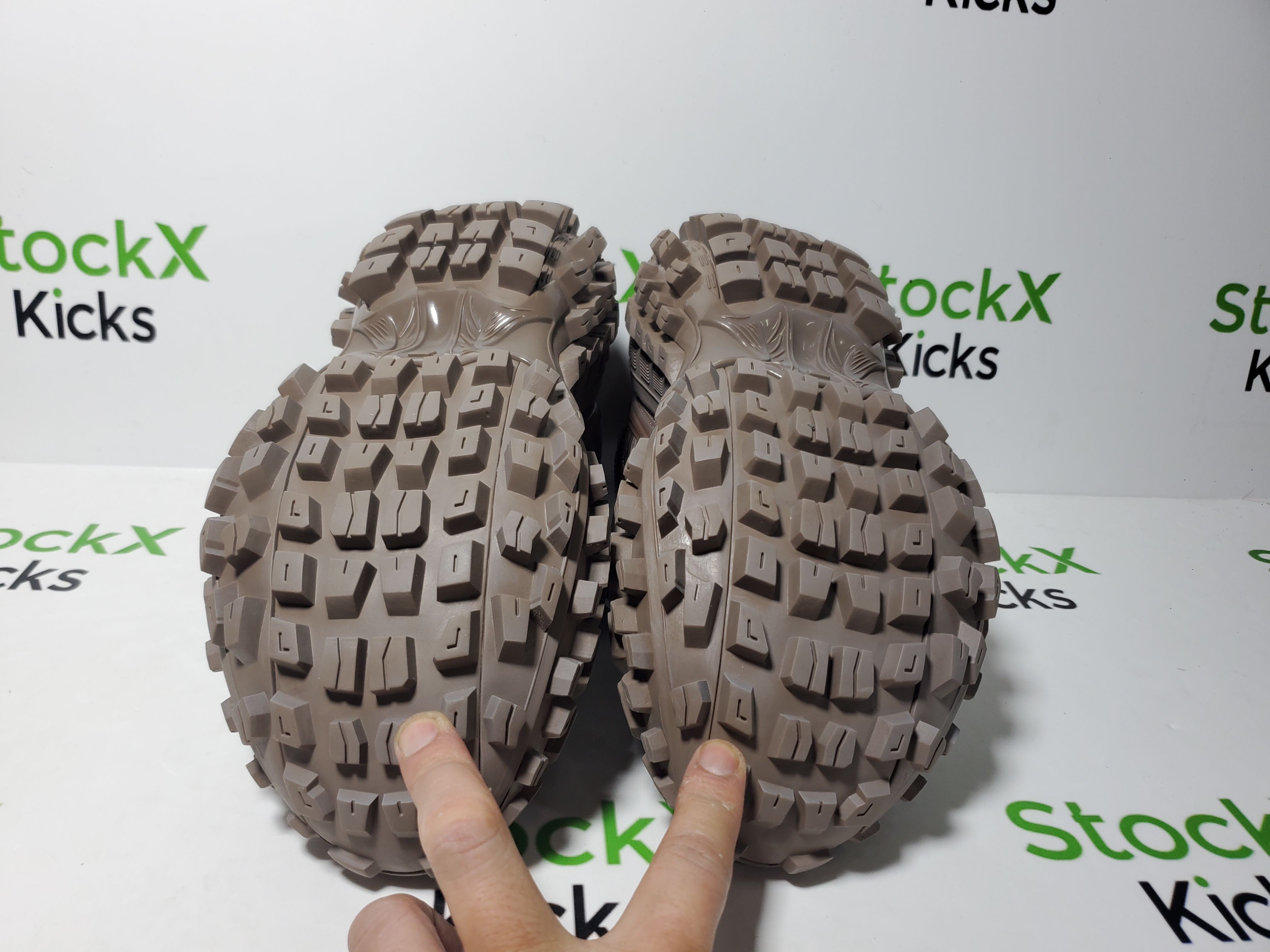 Balenciaga Defender Black Brown 685611 W3RBS 2408 review 5