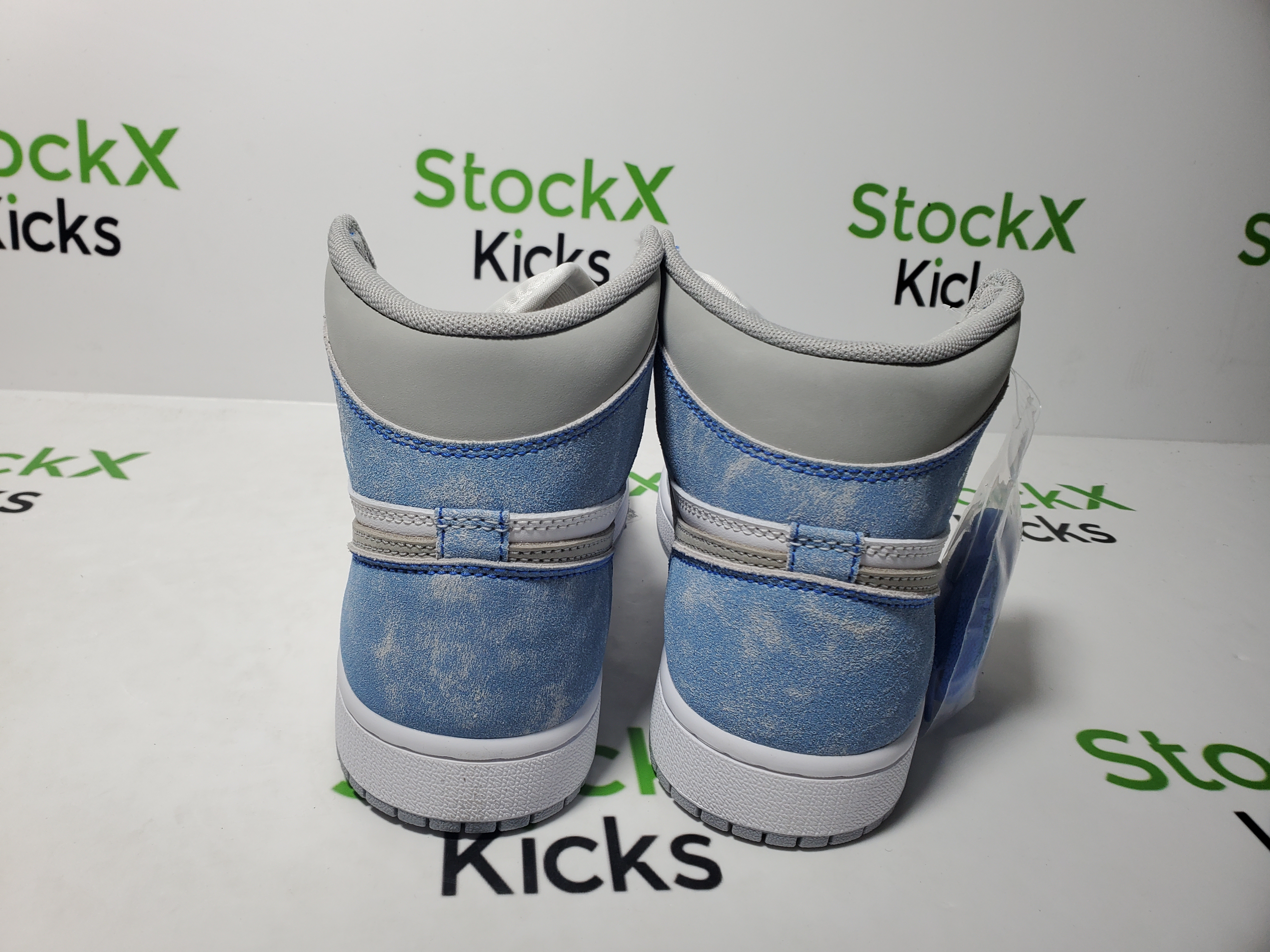 Air Jordan 1 High OG GS Wash North Carolan 555088-402 review 0