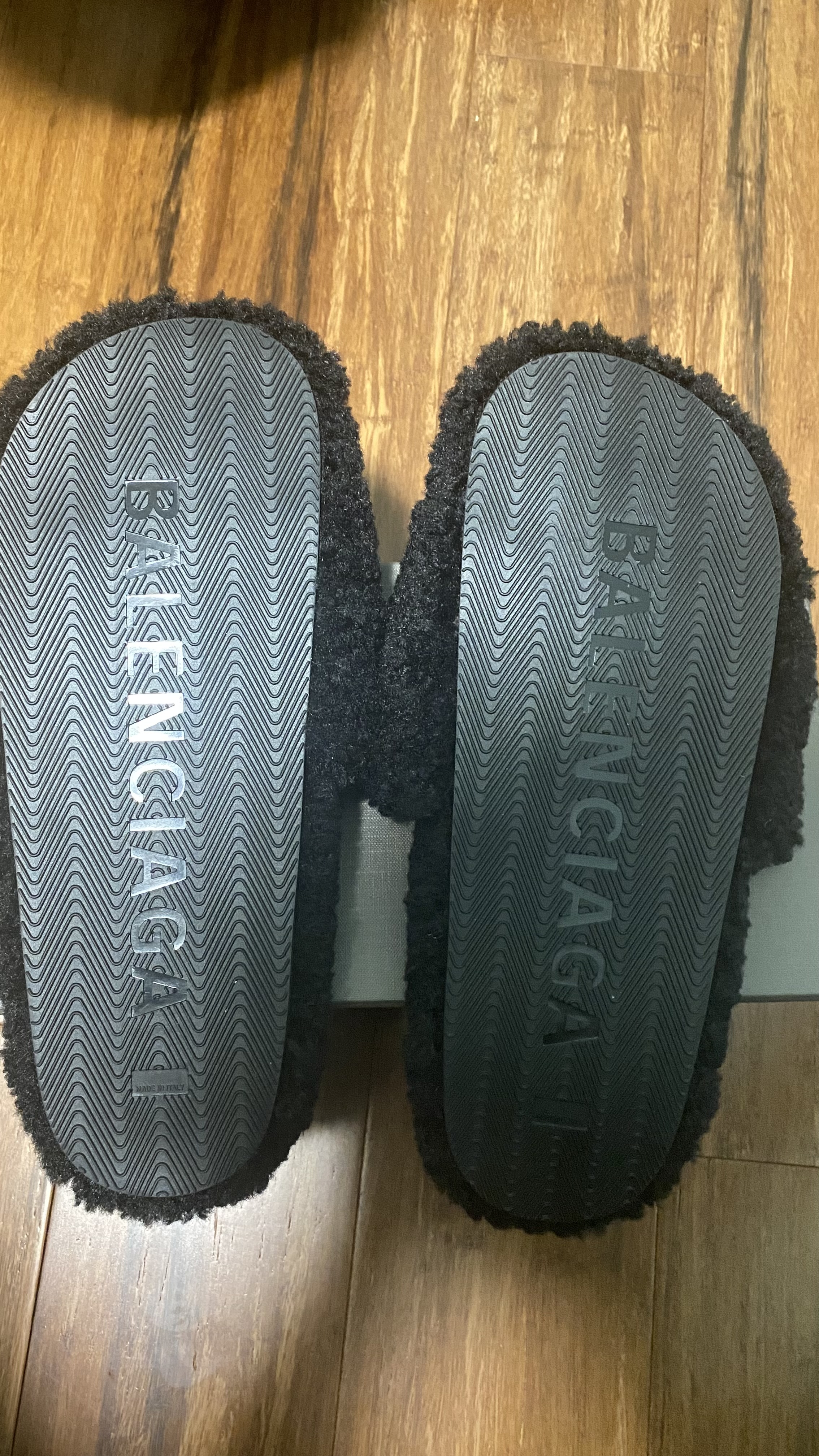【TOP PK Batch】Balenciaga Black Furry Slides review Jdn 01