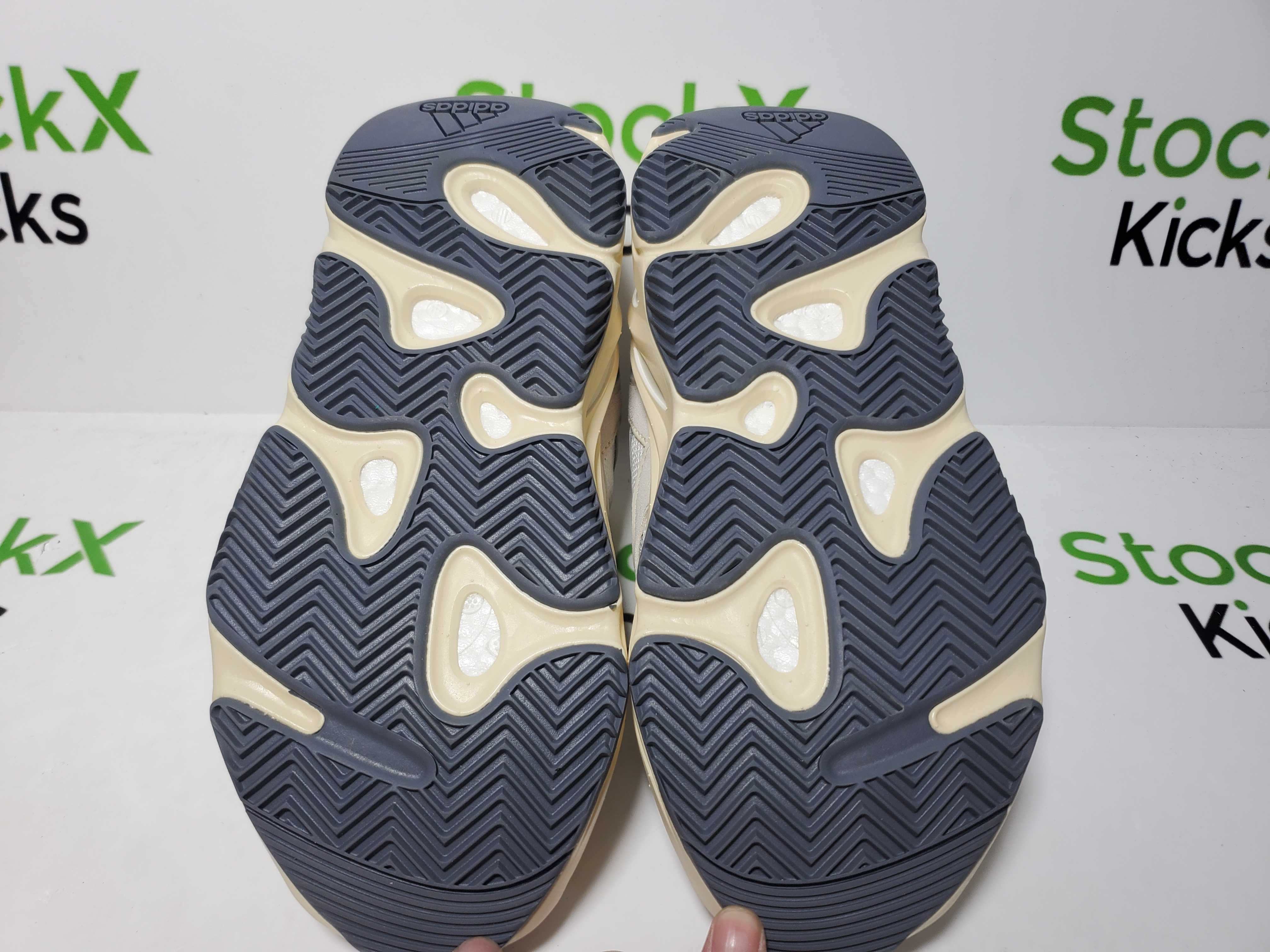 LJR Batch Yeezy Boost 700 “Analog” EG7596 review StockxKicks 04