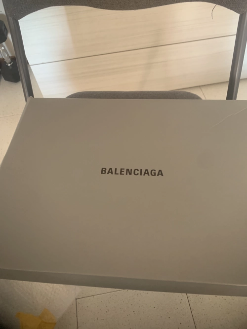 Balenciaga Runner White Fluo Pink 677402 W3RBN 9155 review 