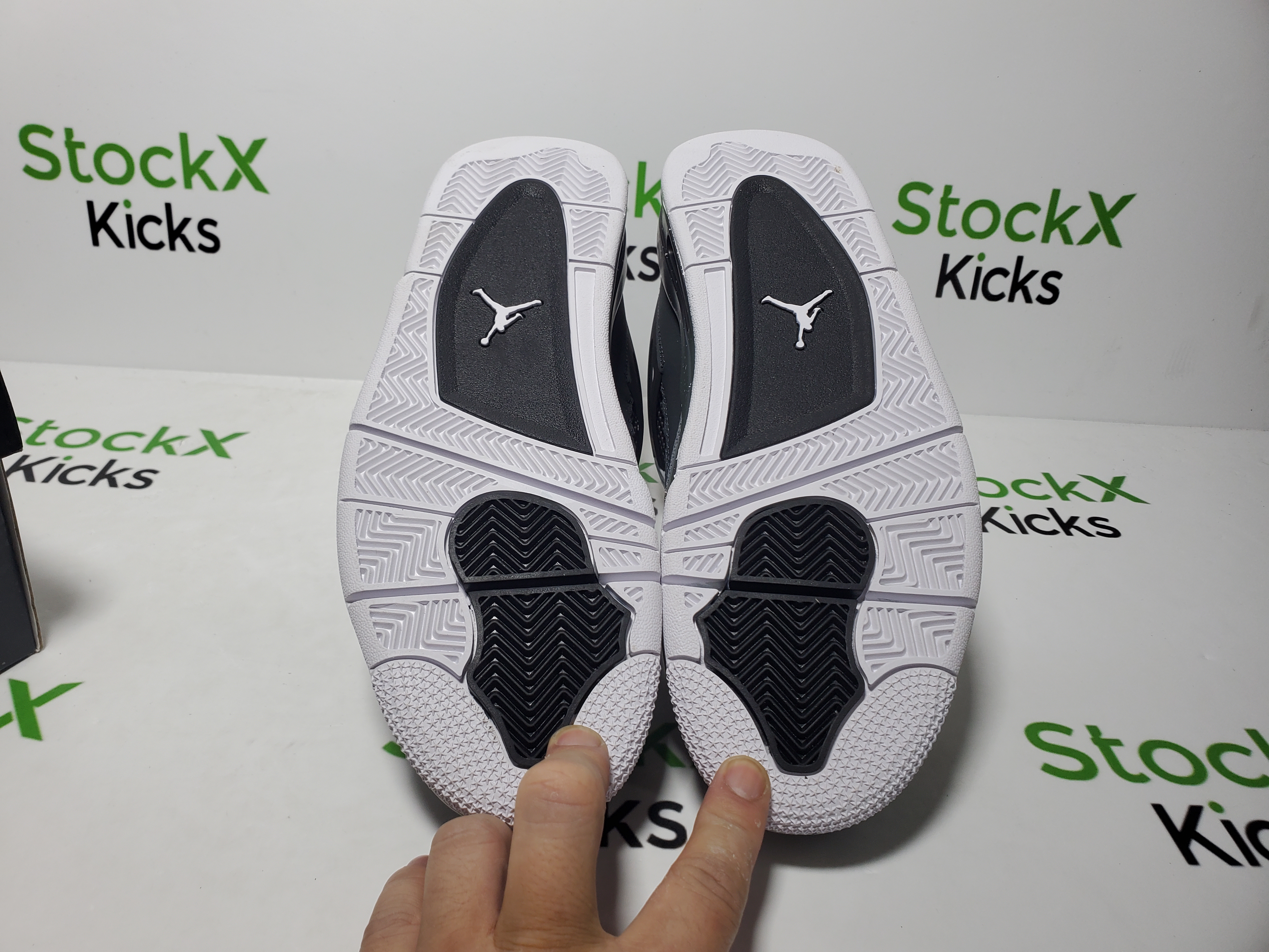 Special offer Batch  Air Jordan 4 “Fear” FQ8138-002 review StockxKicks 05