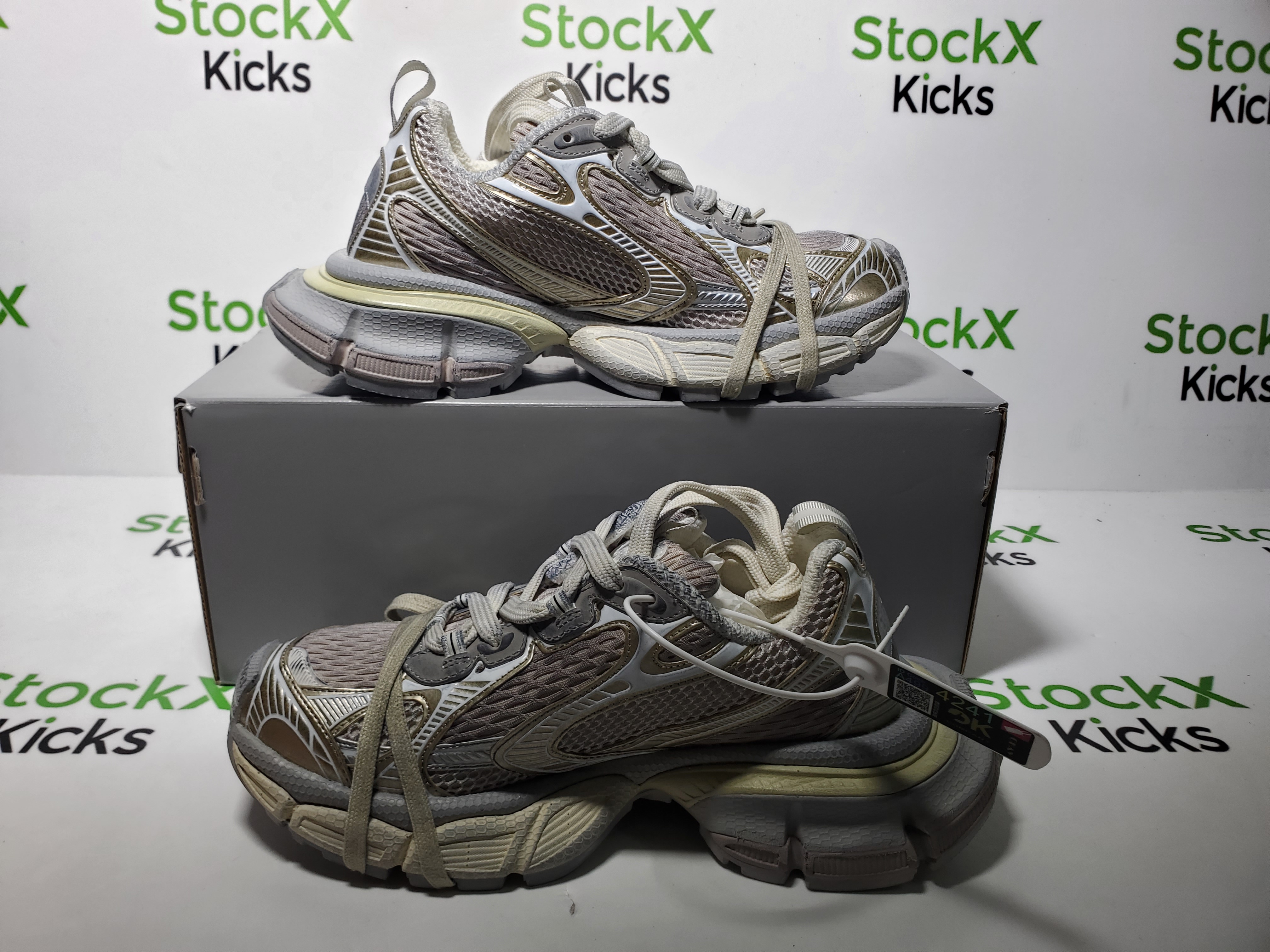 Balenciaga 3XL Sneaker Cham Pagne 734731 W3XL4 9191 review StockxKicks 06