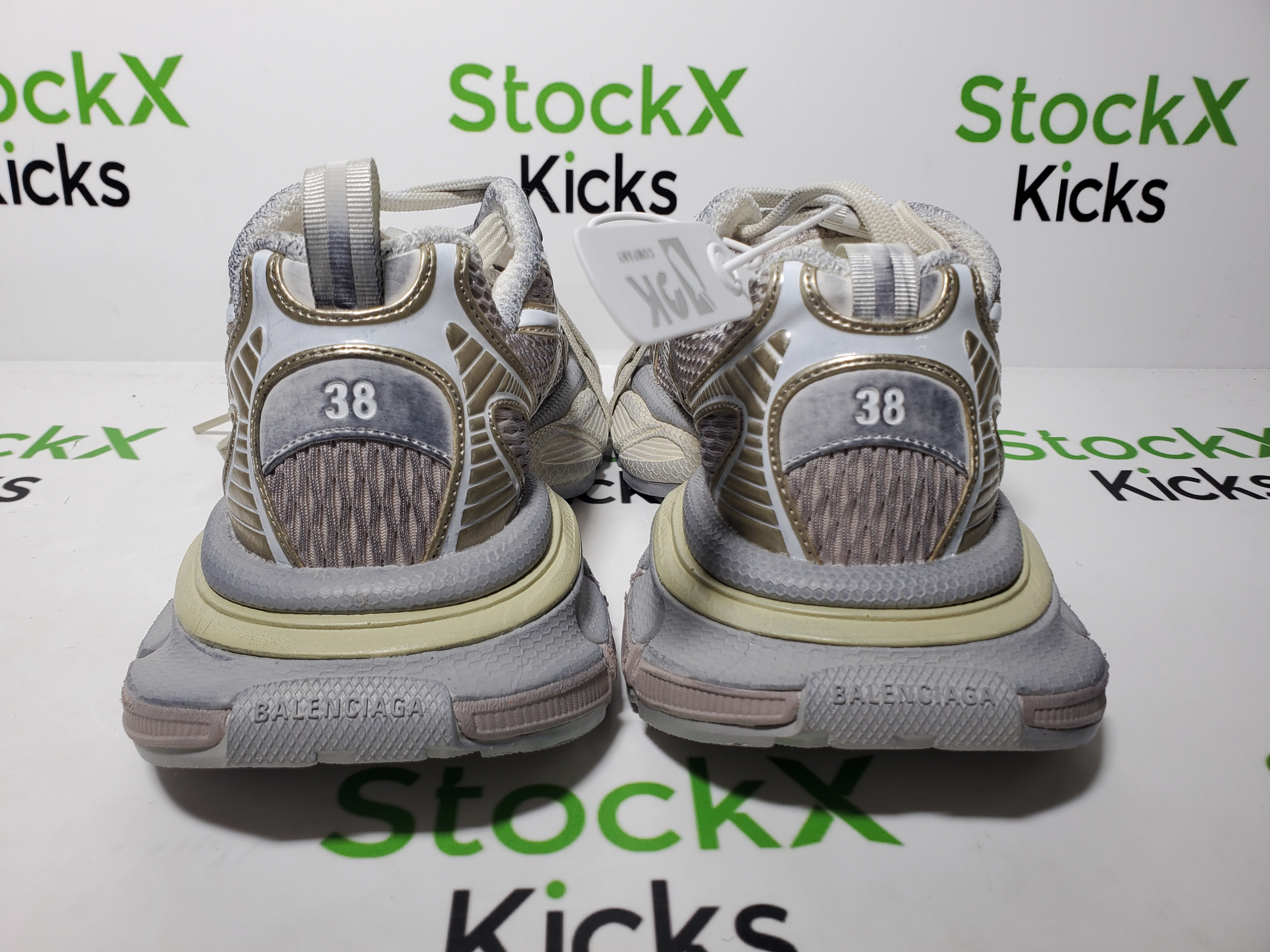 Balenciaga 3XL Sneaker Cham Pagne 734731 W3XL4 9191 review StockxKicks 02