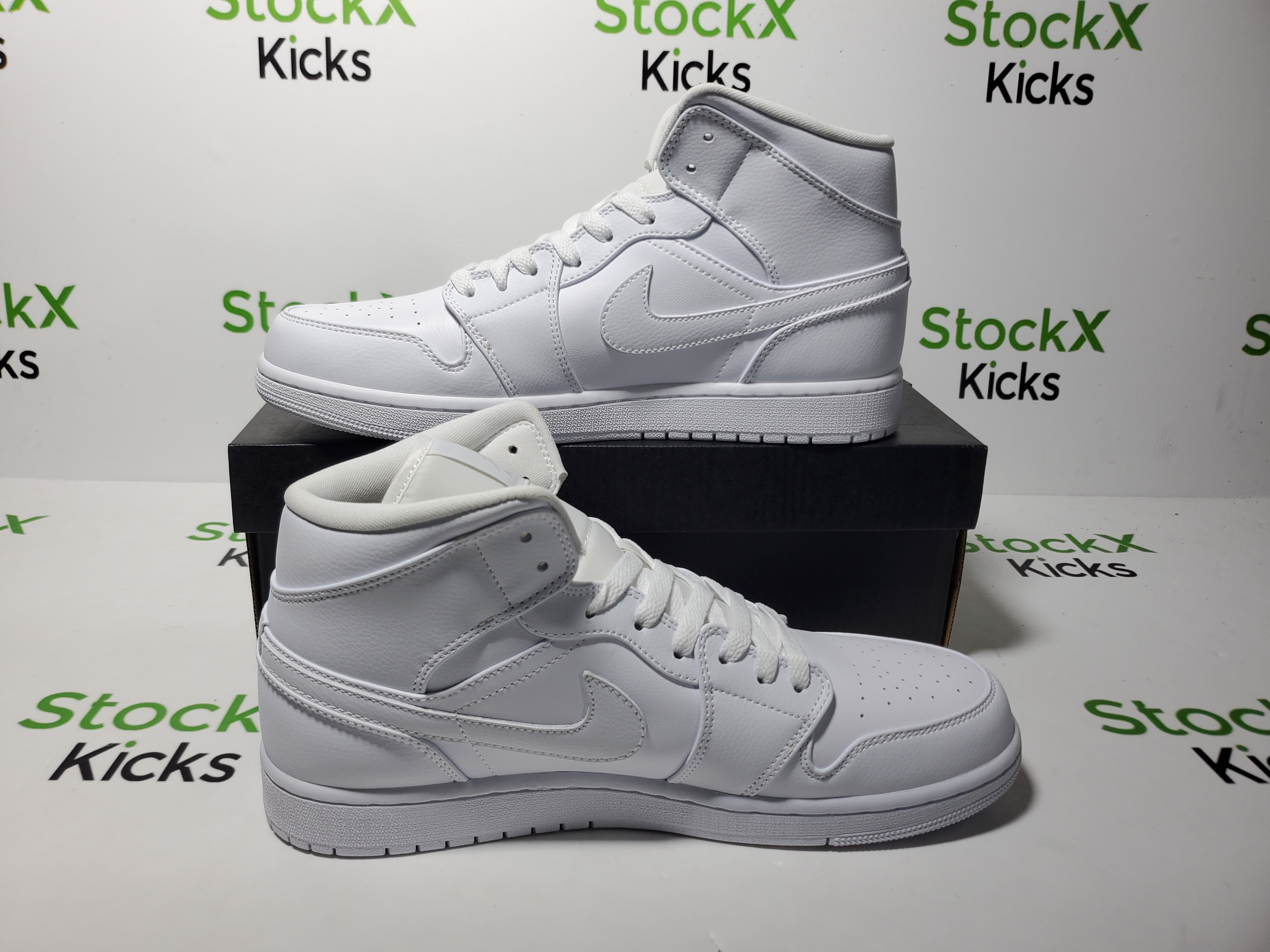 LJR Batch Air Jordan 1 Mid Triple White (2019) 554724-129 review StockxKicks 01