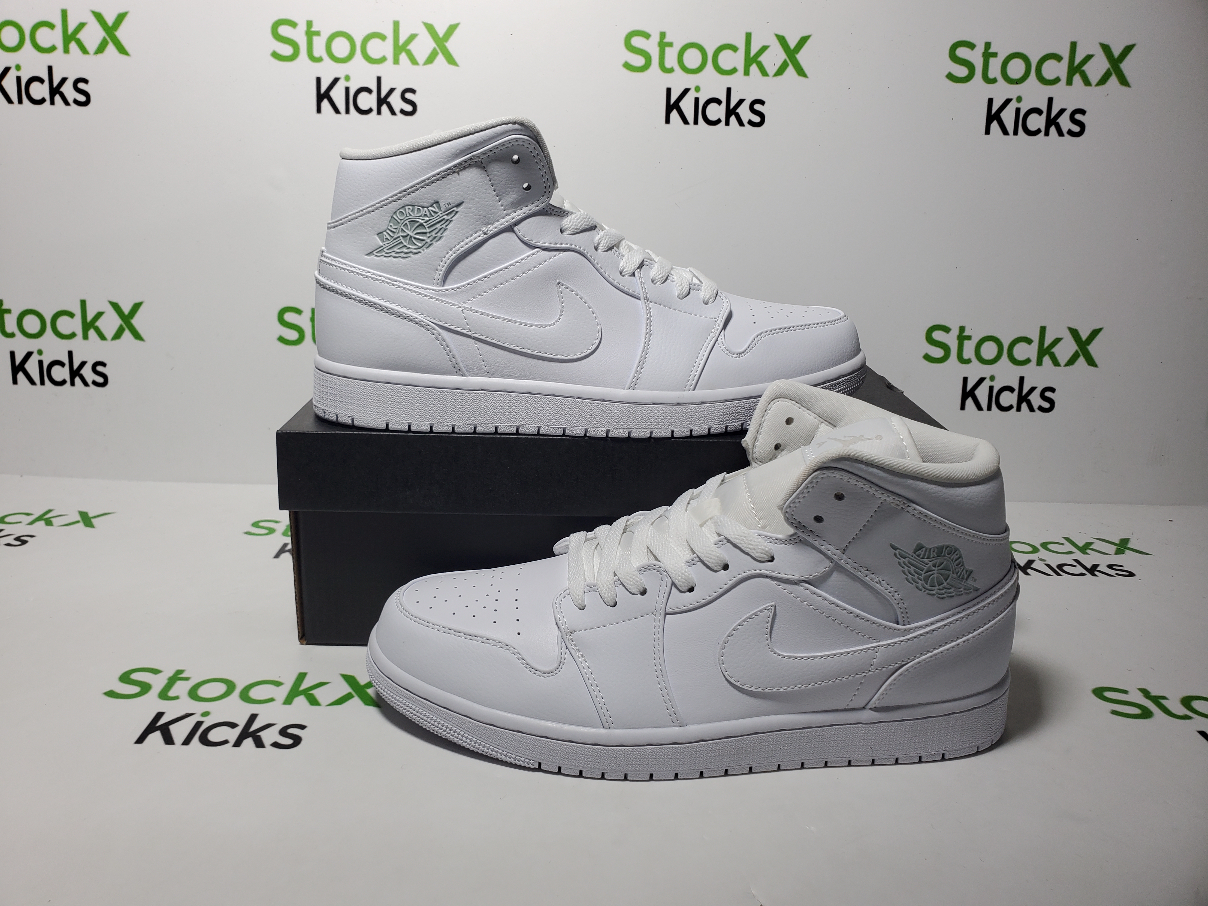 LJR Batch Air Jordan 1 Mid Triple White (2019) 554724-129 review StockxKicks 02