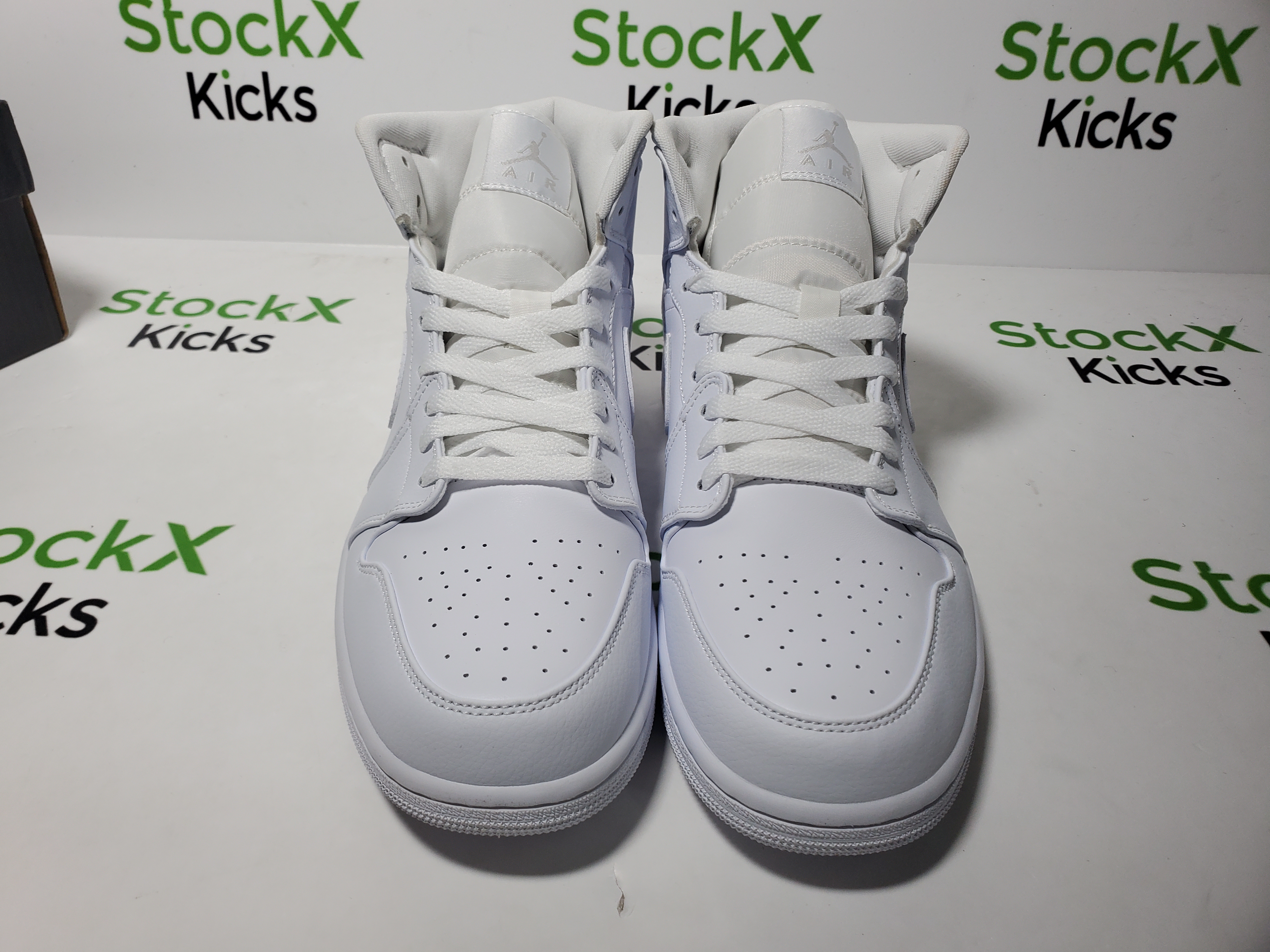 LJR Batch Air Jordan 1 Mid Triple White (2019) 554724-129 review StockxKicks 04