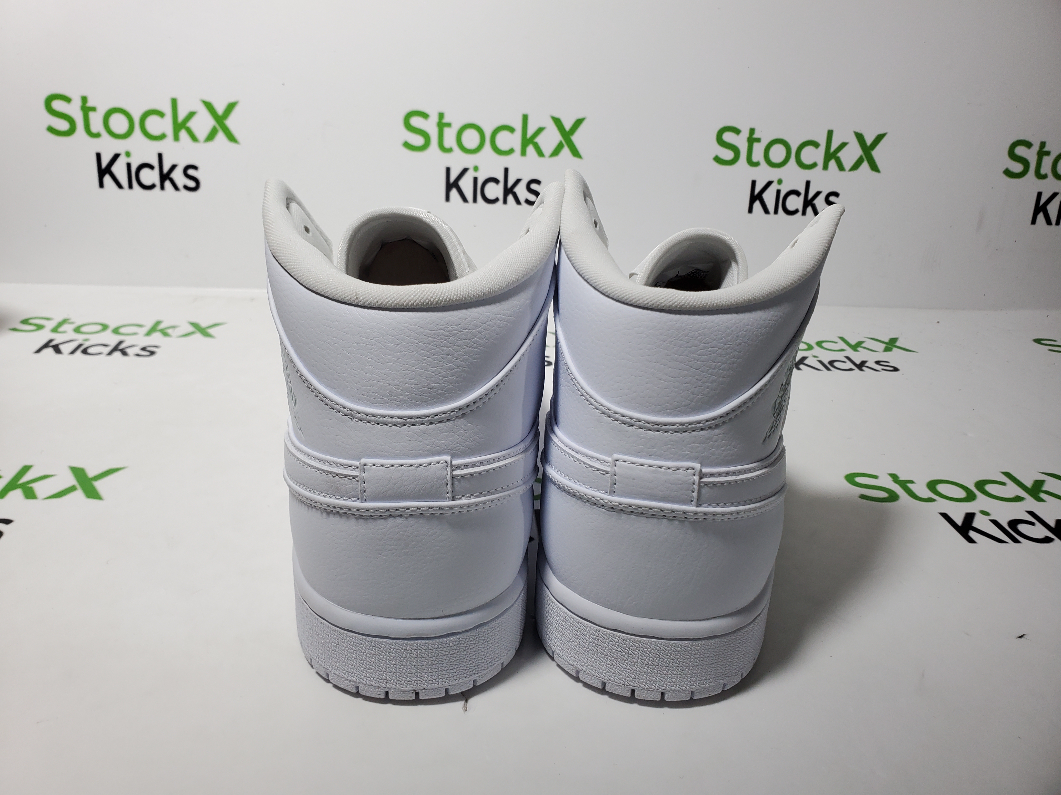 LJR Batch Air Jordan 1 Mid Triple White (2019) 554724-129 review StockxKicks 03