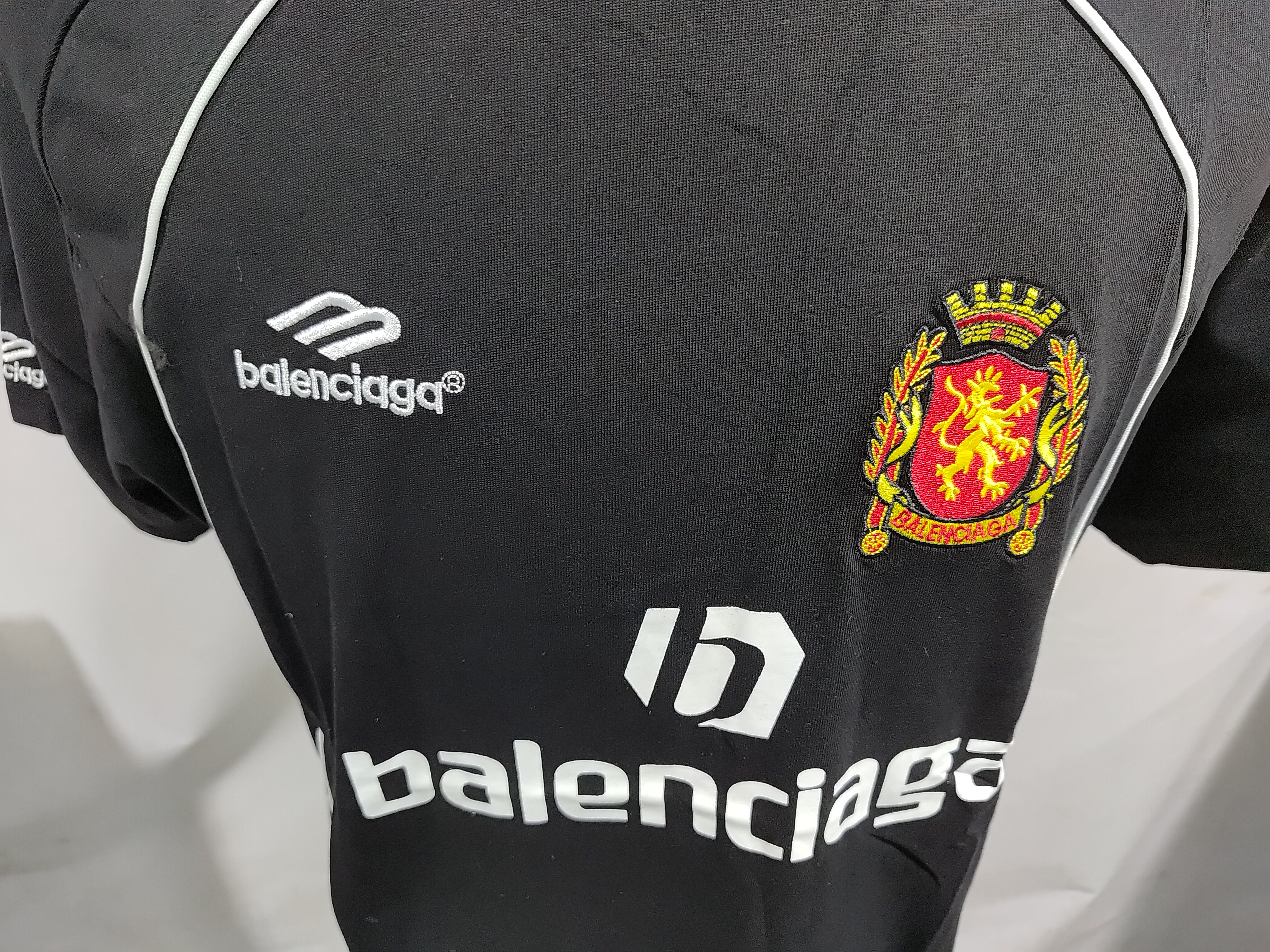 Balenciaga Lion Crest Soccer T-Shirt Black+Amiri Jeans  review StockxKicks 02
