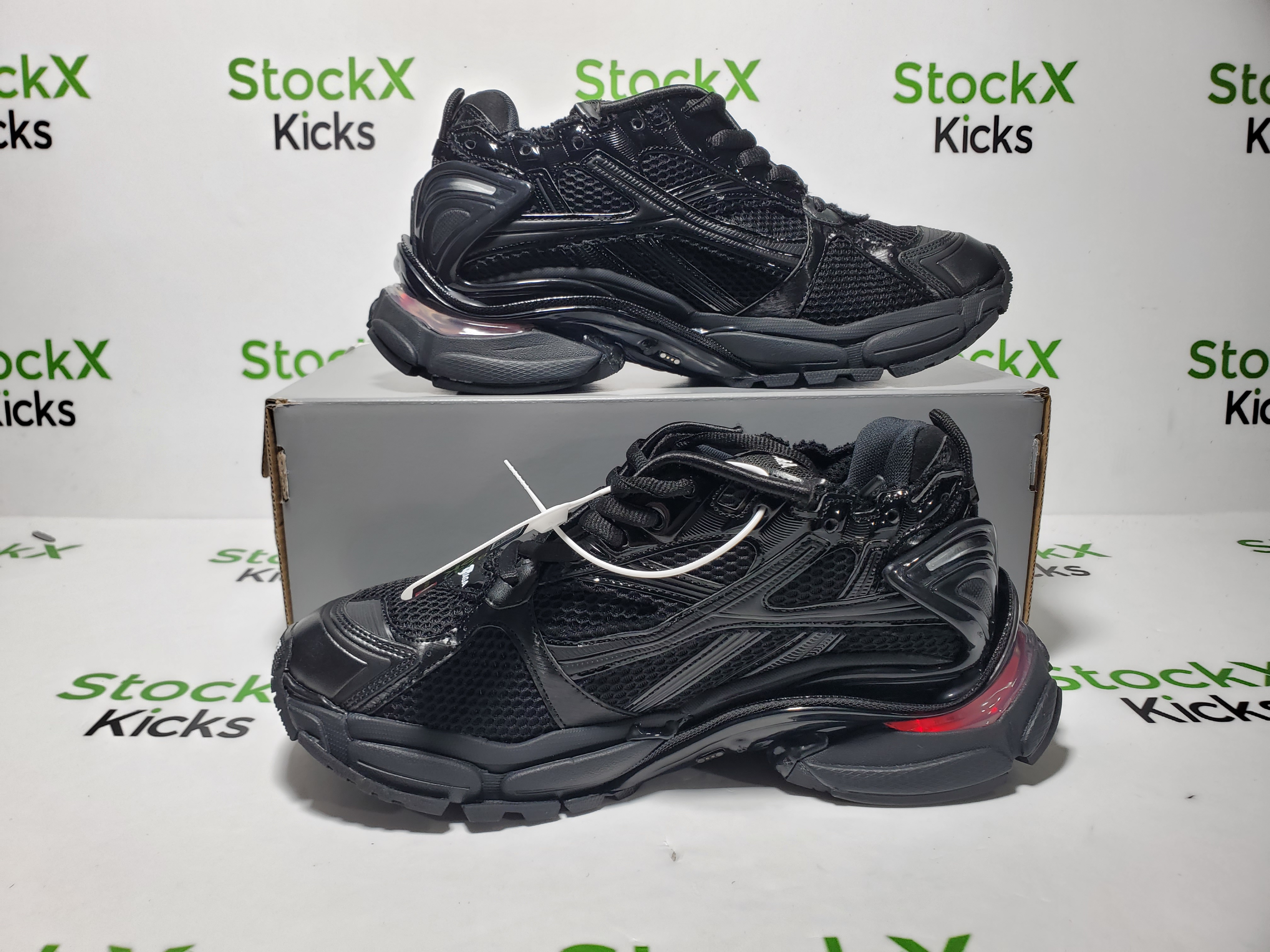 【TOP PK Batch】Balenciaga Runner Black and Red LED 853225 WRNLD 1000 review StockxKicks 06