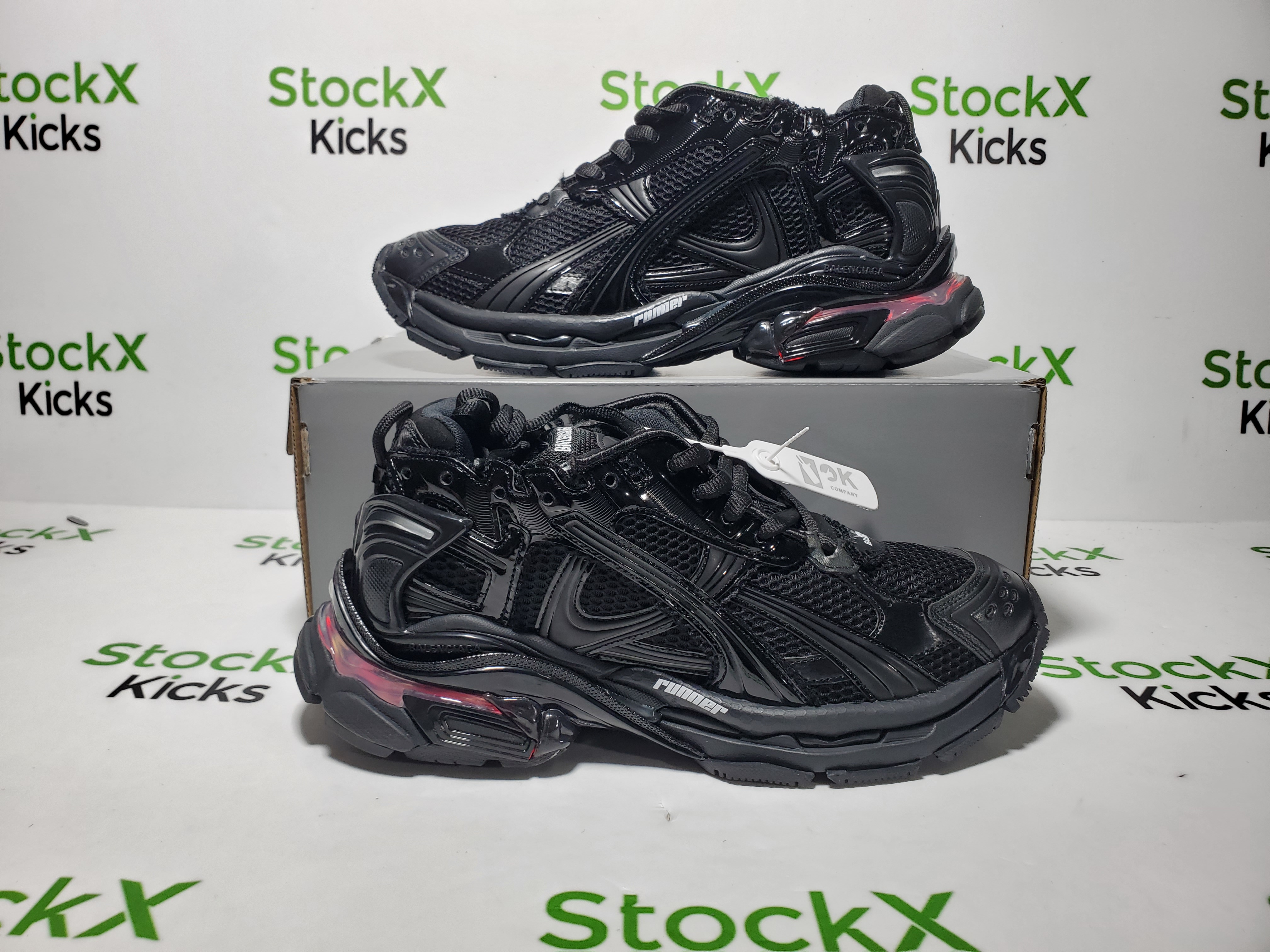 【TOP PK Batch】Balenciaga Runner Black and Red LED 853225 WRNLD 1000 review StockxKicks 05