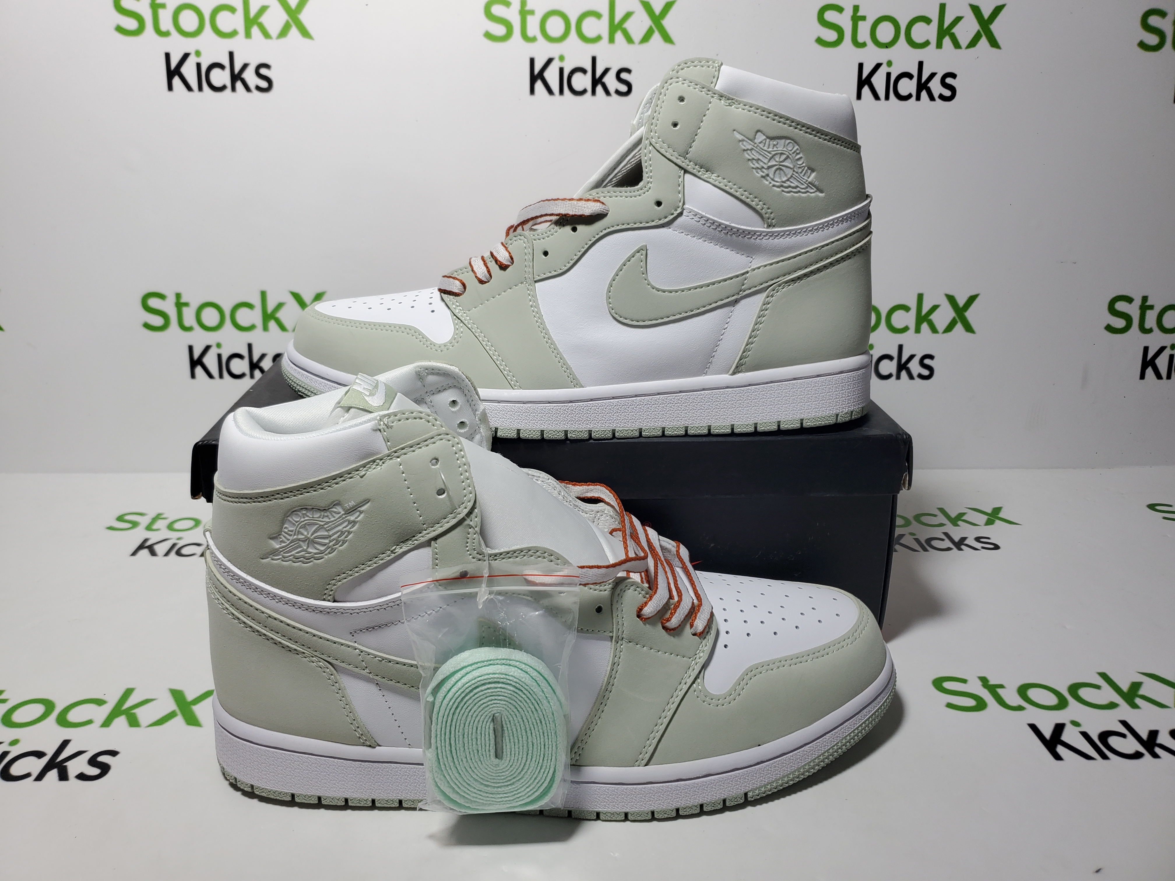  LJR Batch Air Jordan 1 Retro High OG Seafoam (W) CD0461-002 review StockxKicks 01