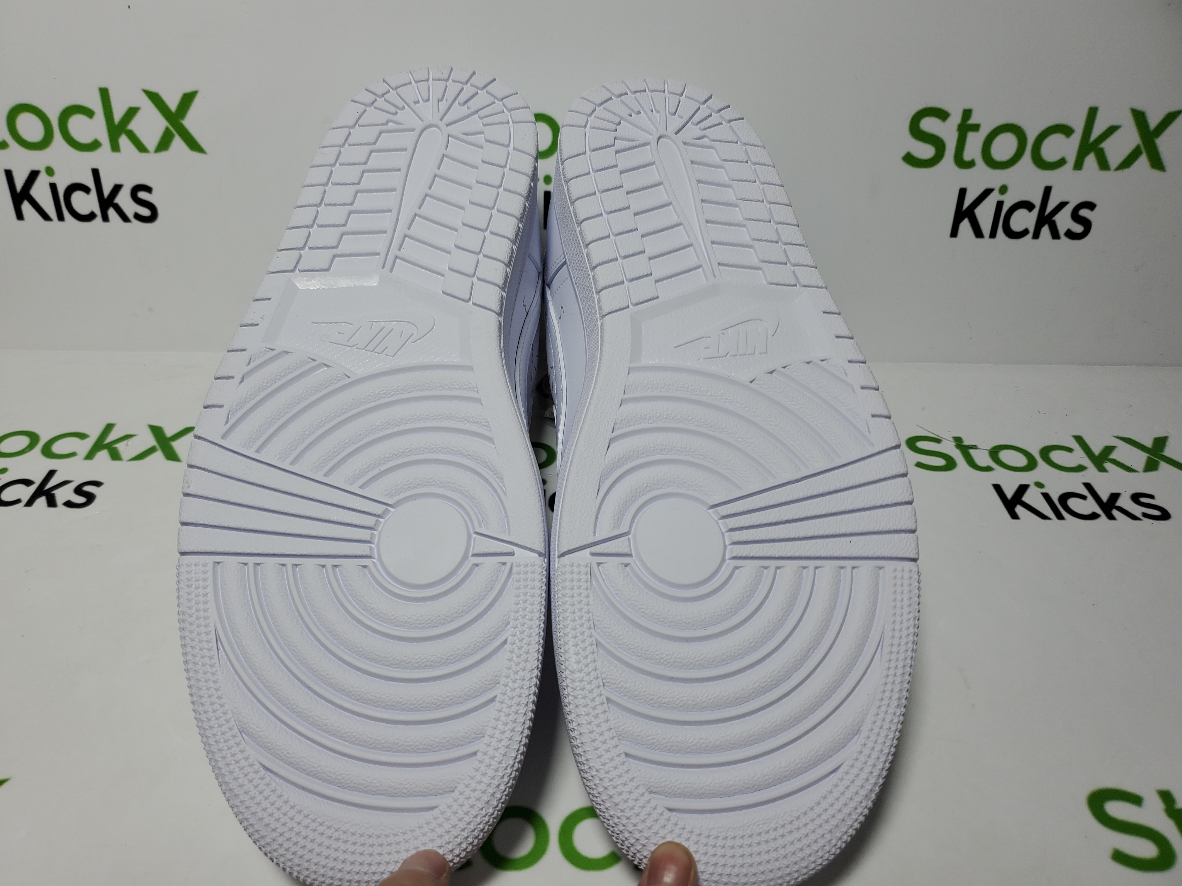 PK God Batch Air Jordan 1 Retro Low OG SP Travis Scott Michael Rubin White Party TD1228-111 review StockxKicks 02