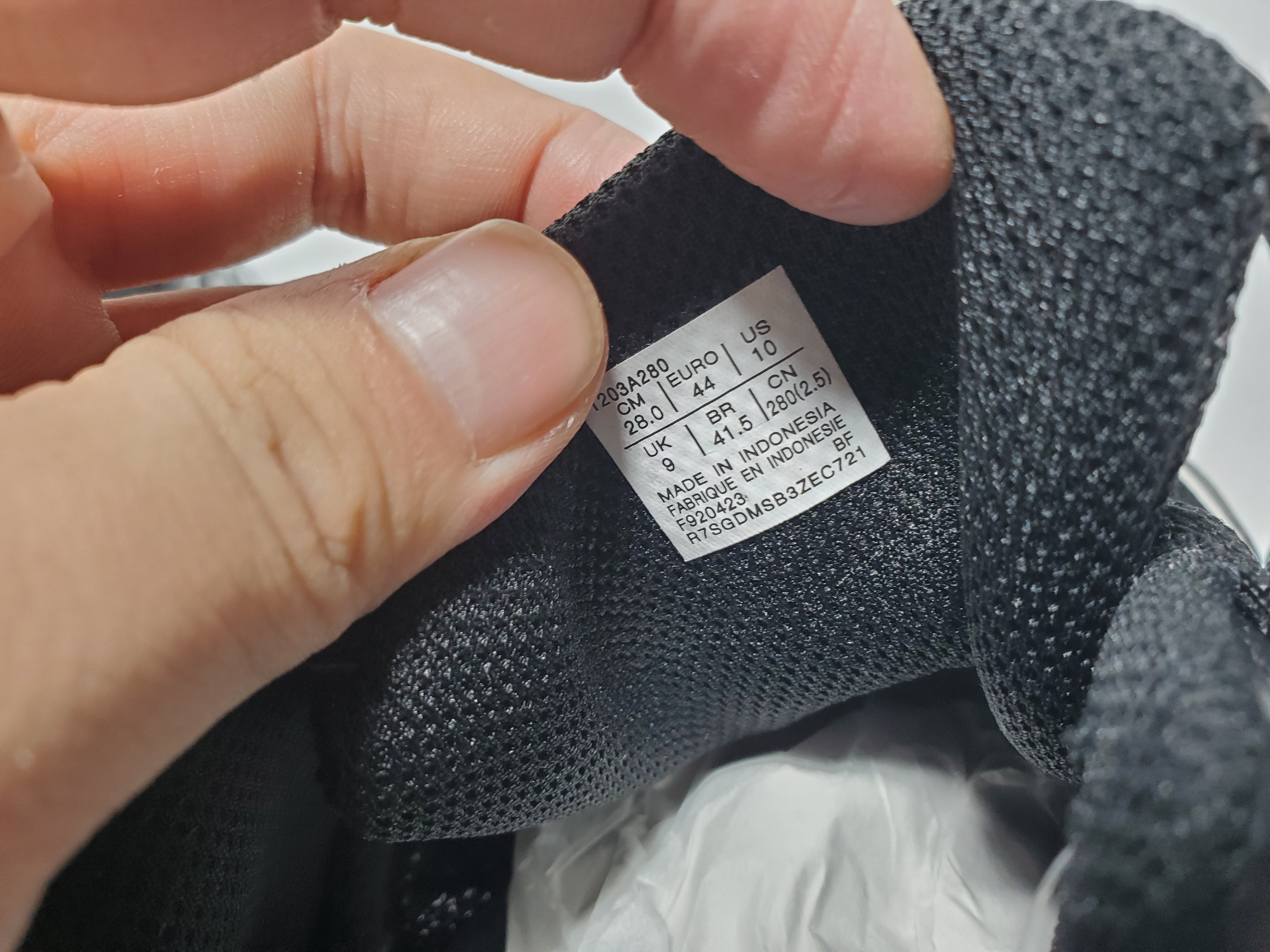 ASICS Gel-NYC Black Graphite Grey 1203A280-002 review StockxKicks 03