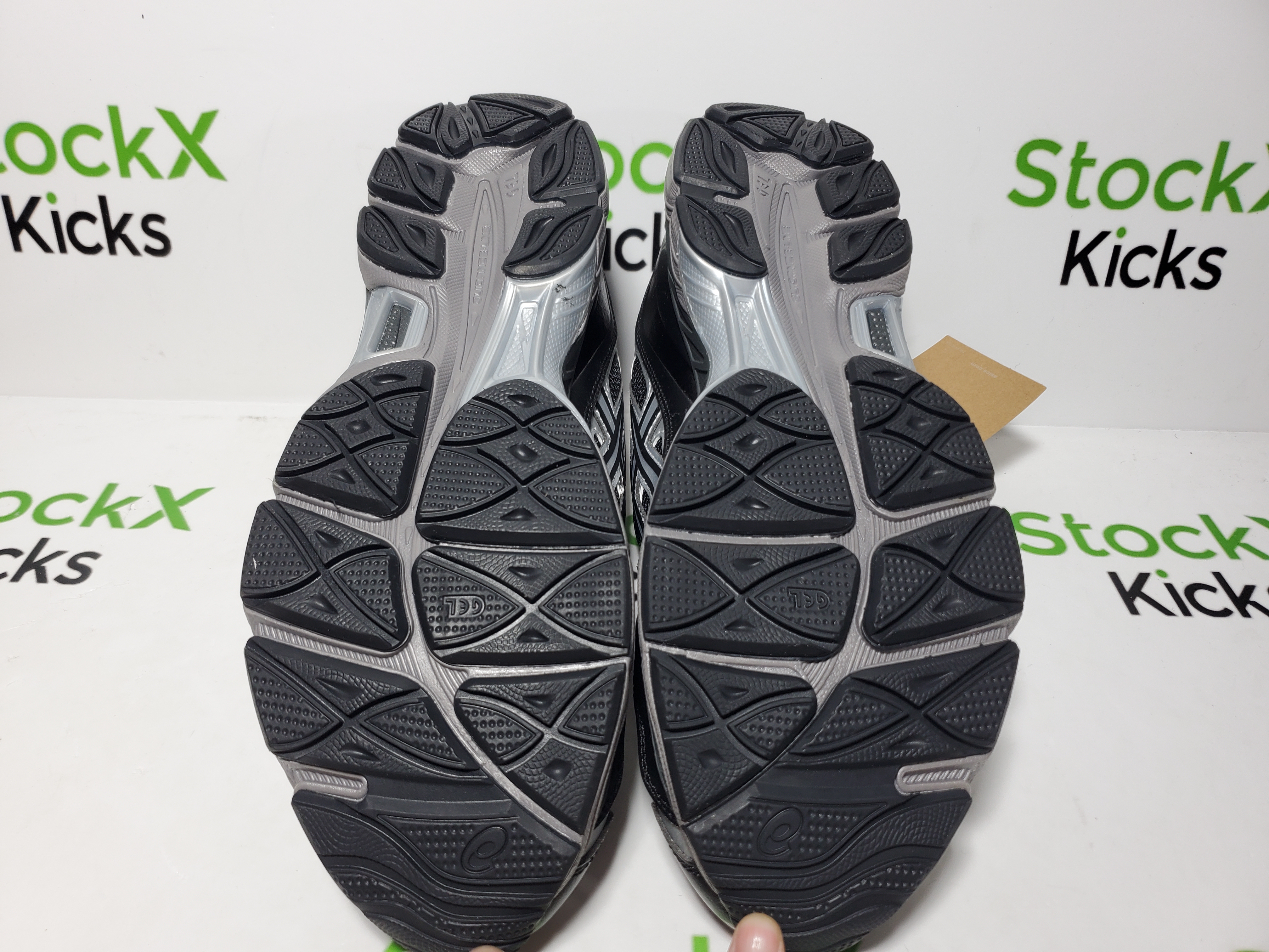 ASICS Gel-NYC Black Graphite Grey 1203A280-002 review StockxKicks 02