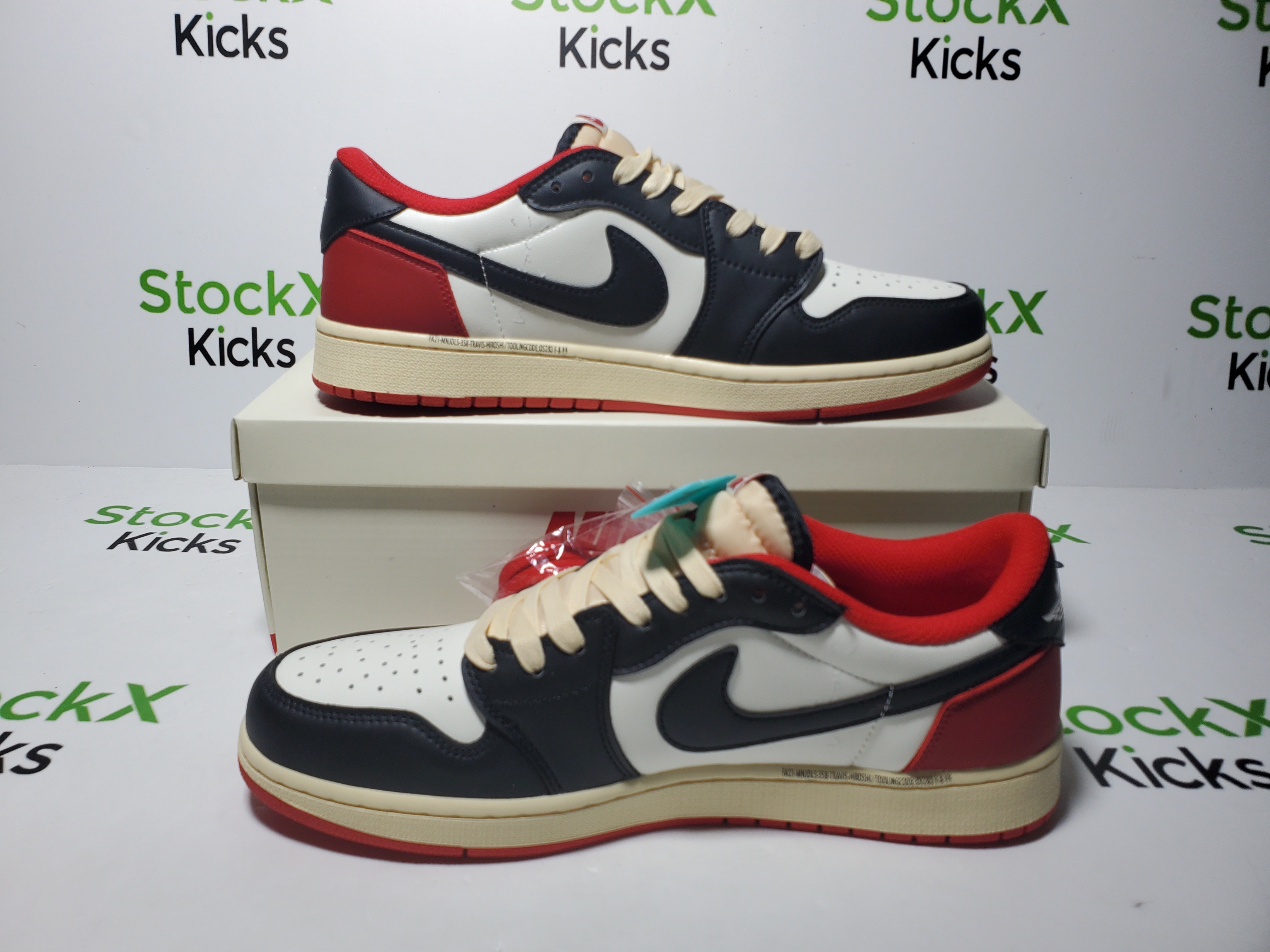 LJR Batch Travis Scott x Air Jordan 1 Black White Red Hook DM7866-166 review StockxKicks 06