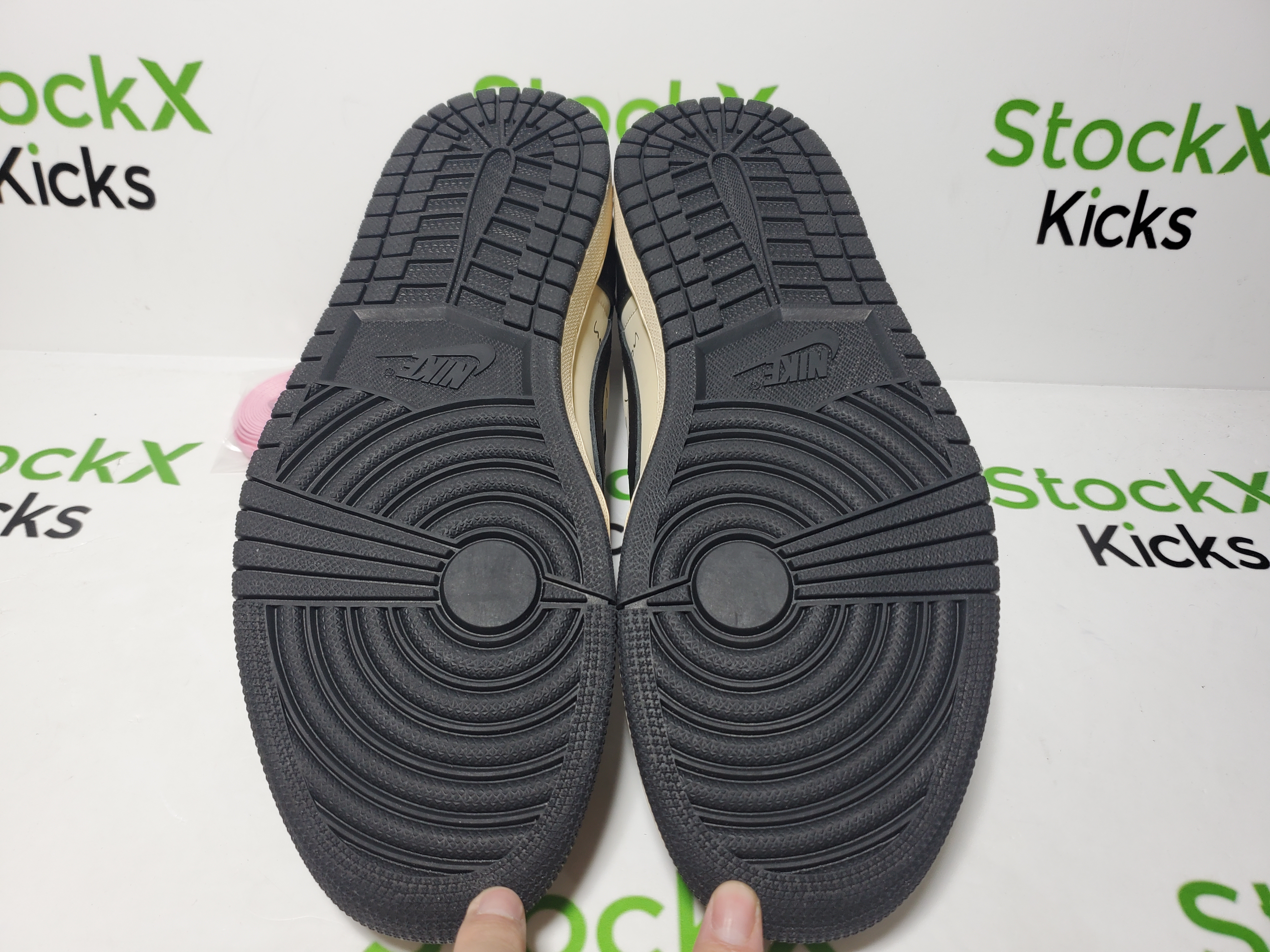 LJR Batch Travis Scott x Air Jordan 1 Retro Low OG SP 'Pale Vanilla' DM7866-201 review StockxKicks 04