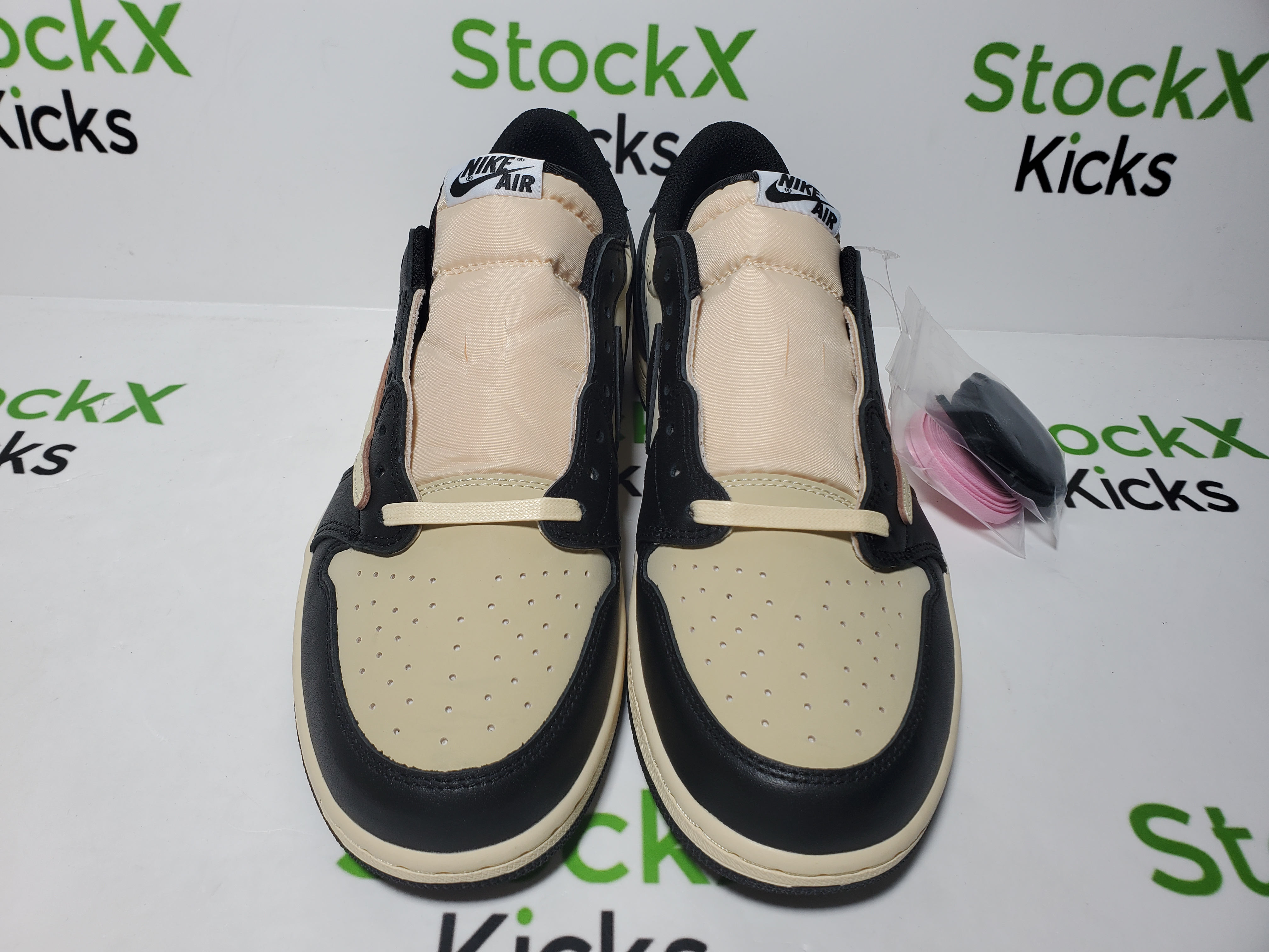 LJR Batch Travis Scott x Air Jordan 1 Retro Low OG SP 'Pale Vanilla' DM7866-201 review StockxKicks 01